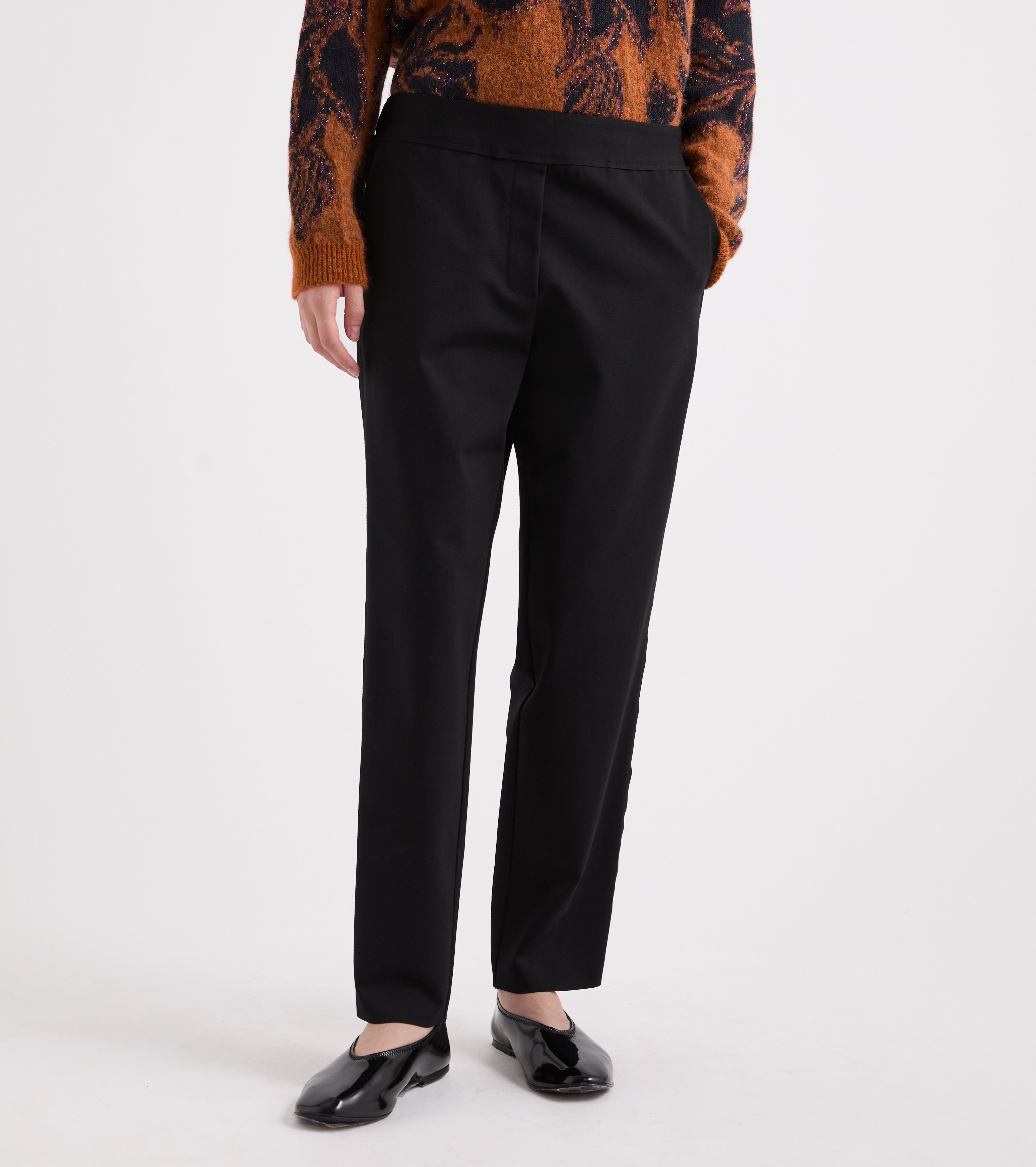 Pantalones elásticos con bolsillos en negro diamante