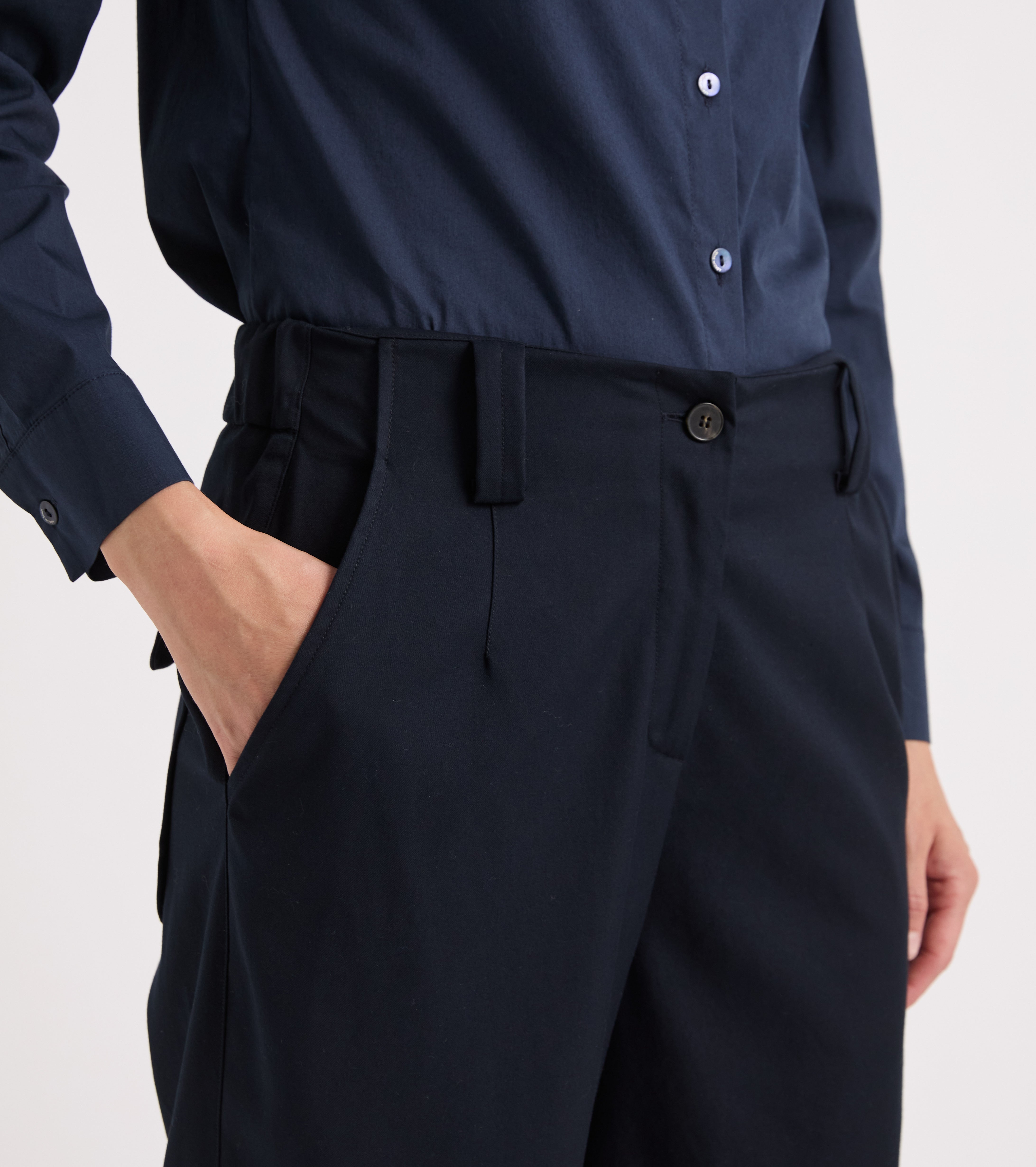Pantaloni stretch con elastico in vita