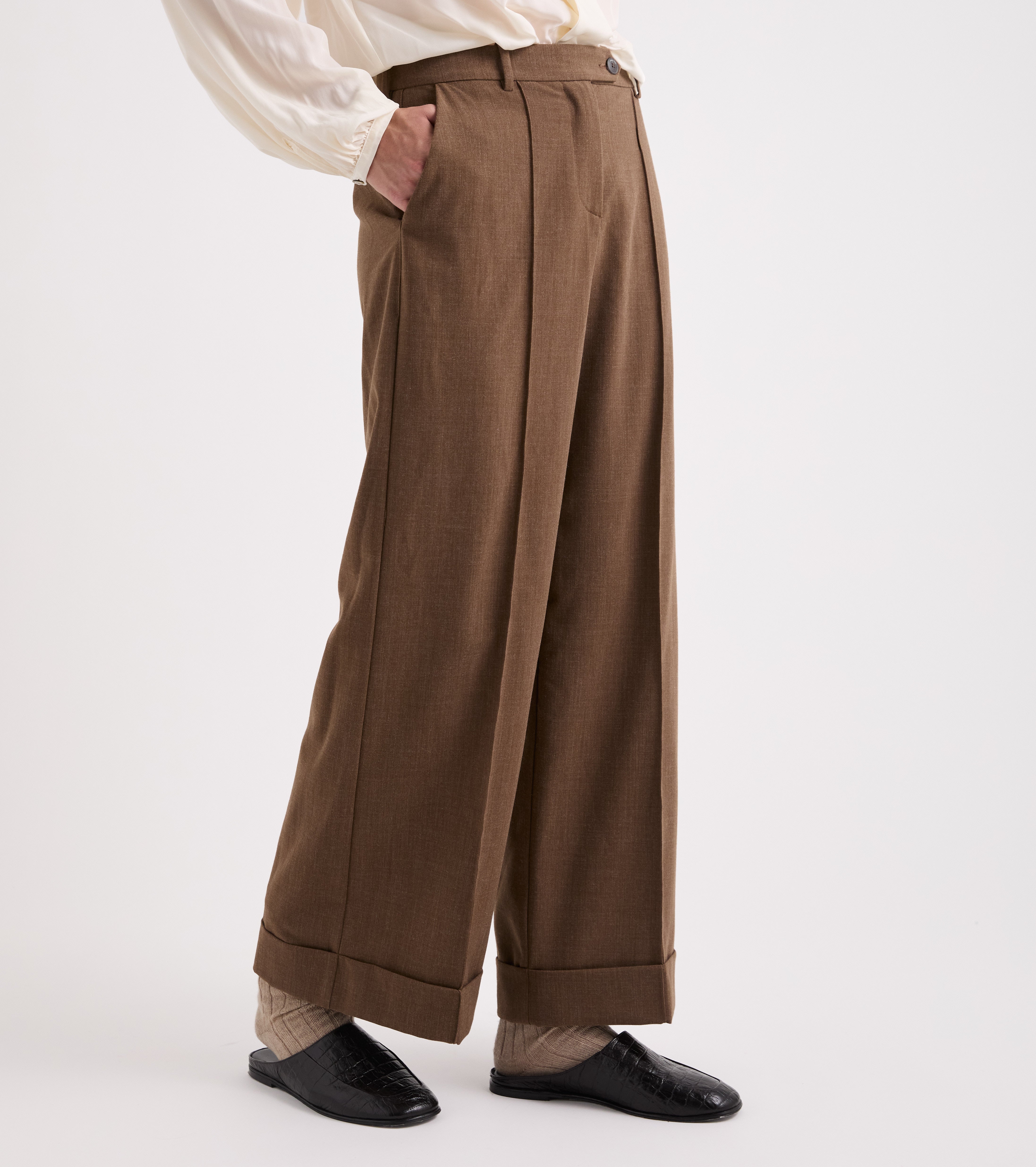 Pantaloni wide leg con risvolto