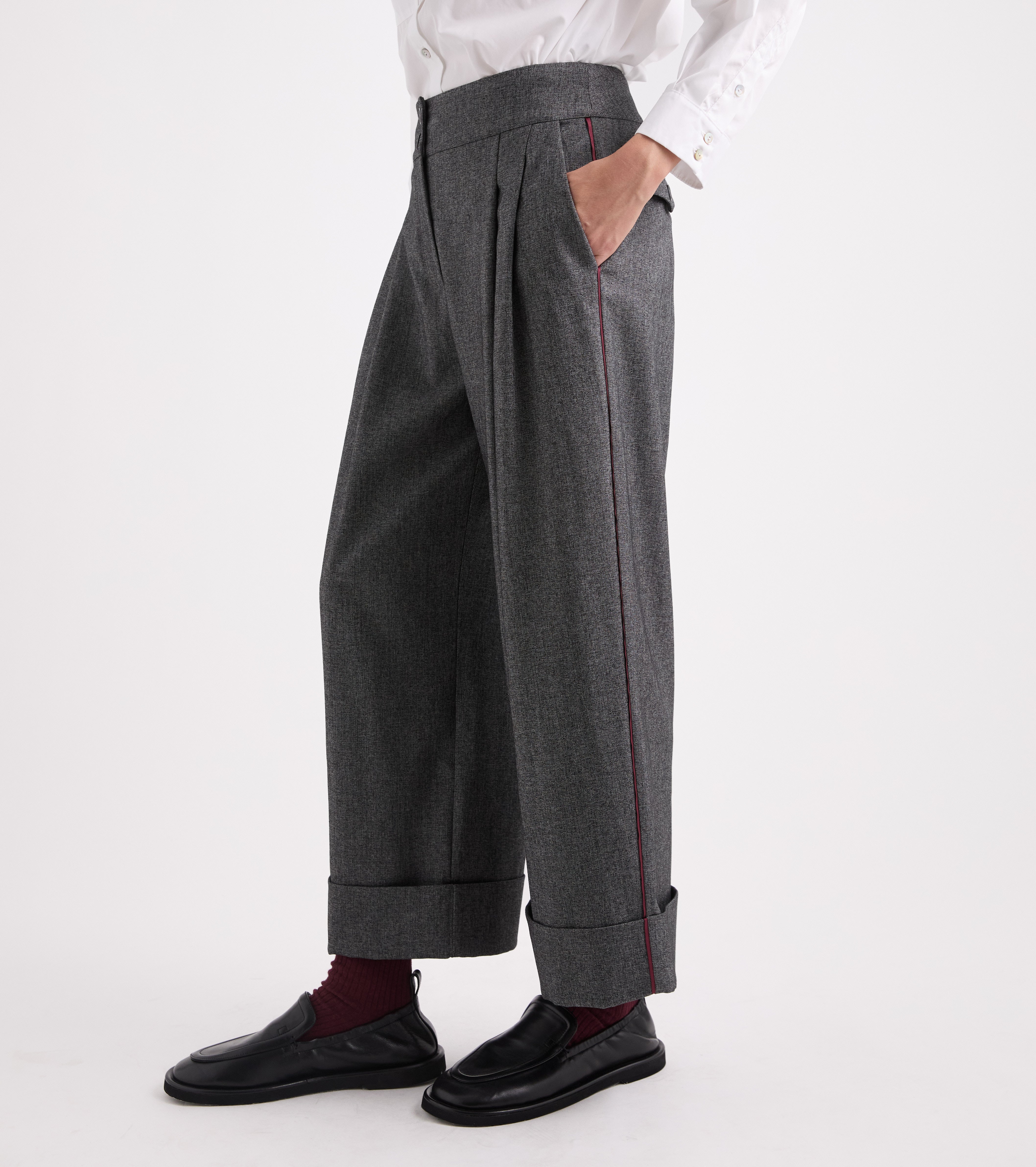 Pantaloni stretch con risvolto