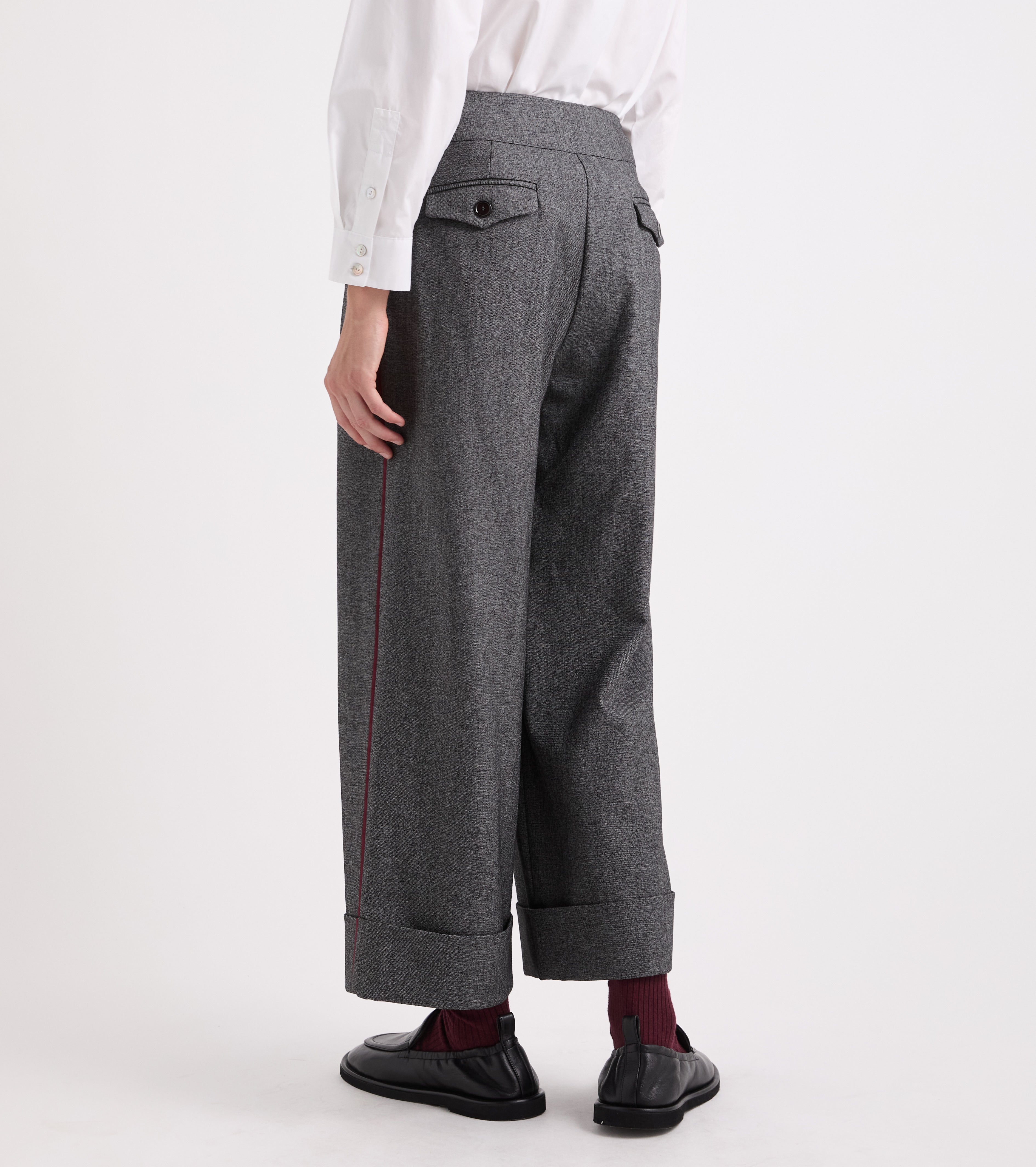 Pantaloni stretch con risvolto