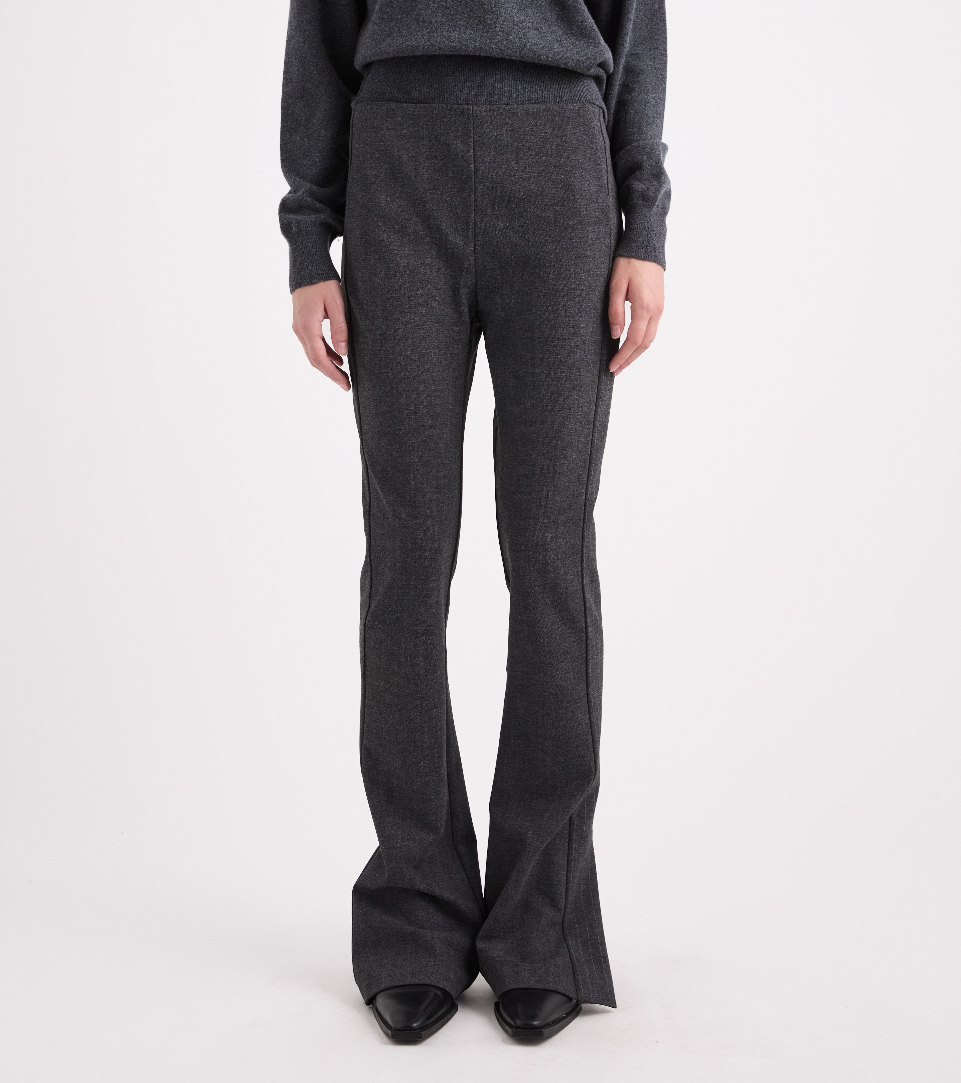 Pantalones acampanados de viscosa a rayas en gris jaspeado
