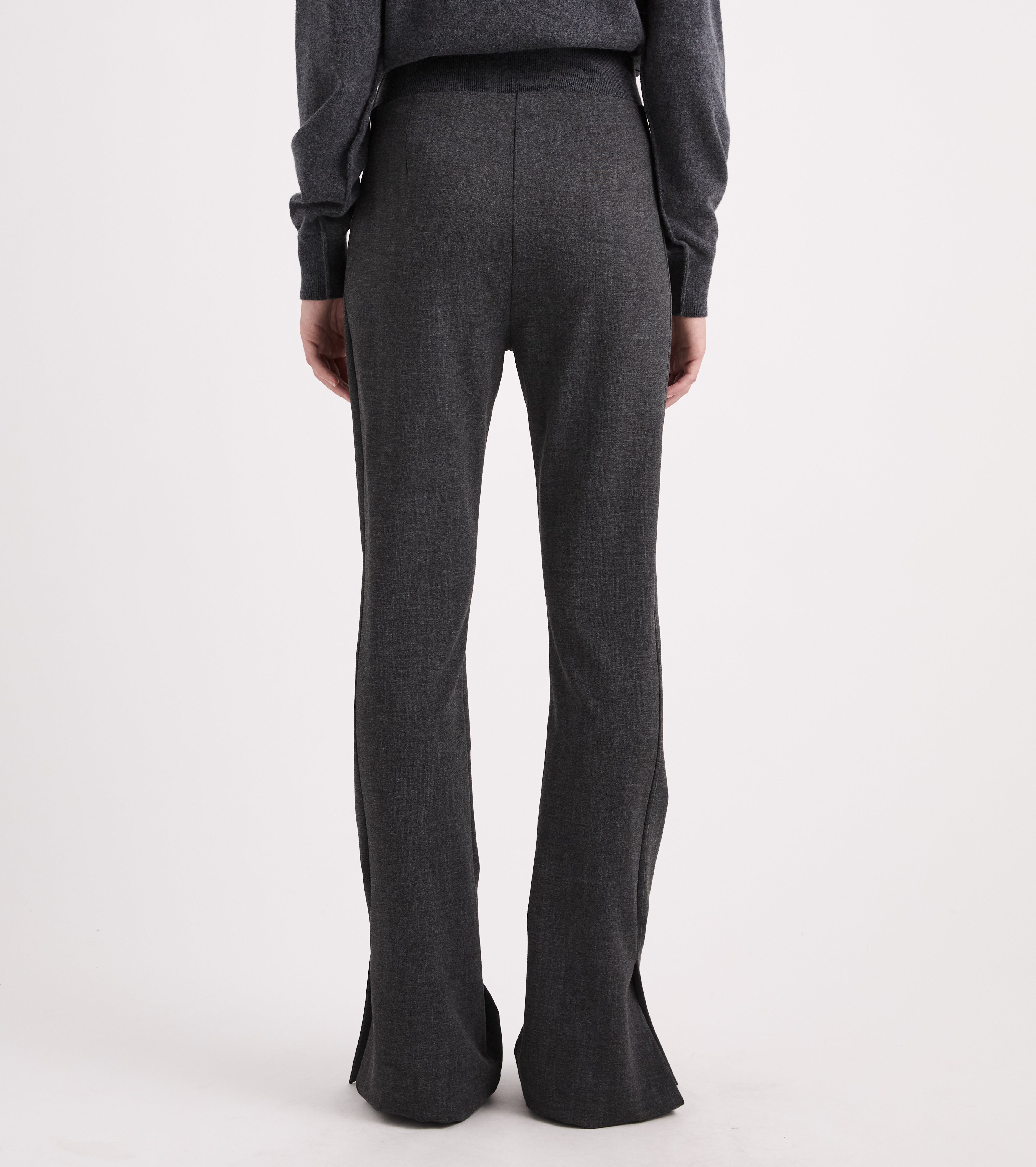 Pantalones acampanados de viscosa a rayas en gris jaspeado