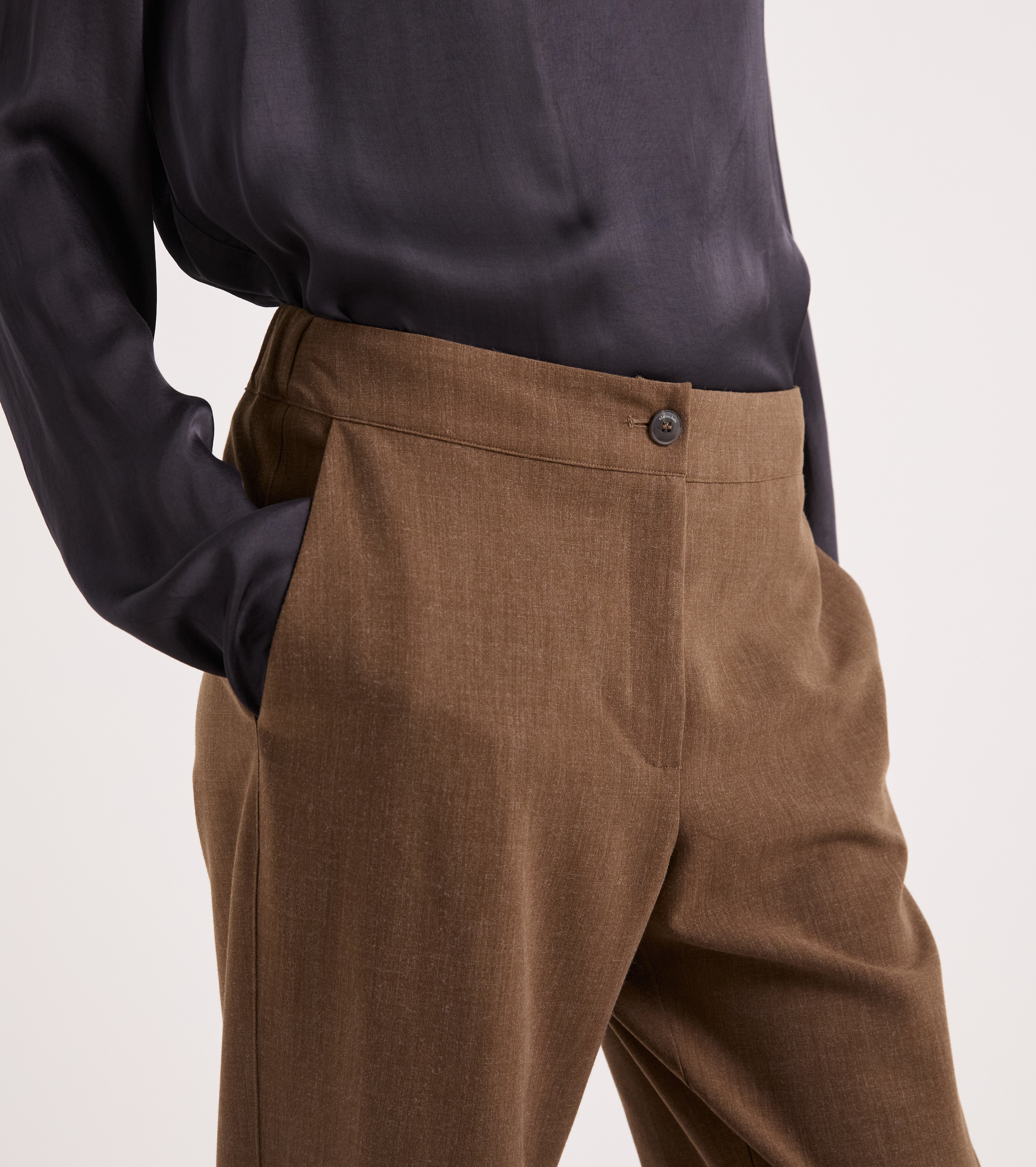 Pantalones cortos con cintura elástica color coñac