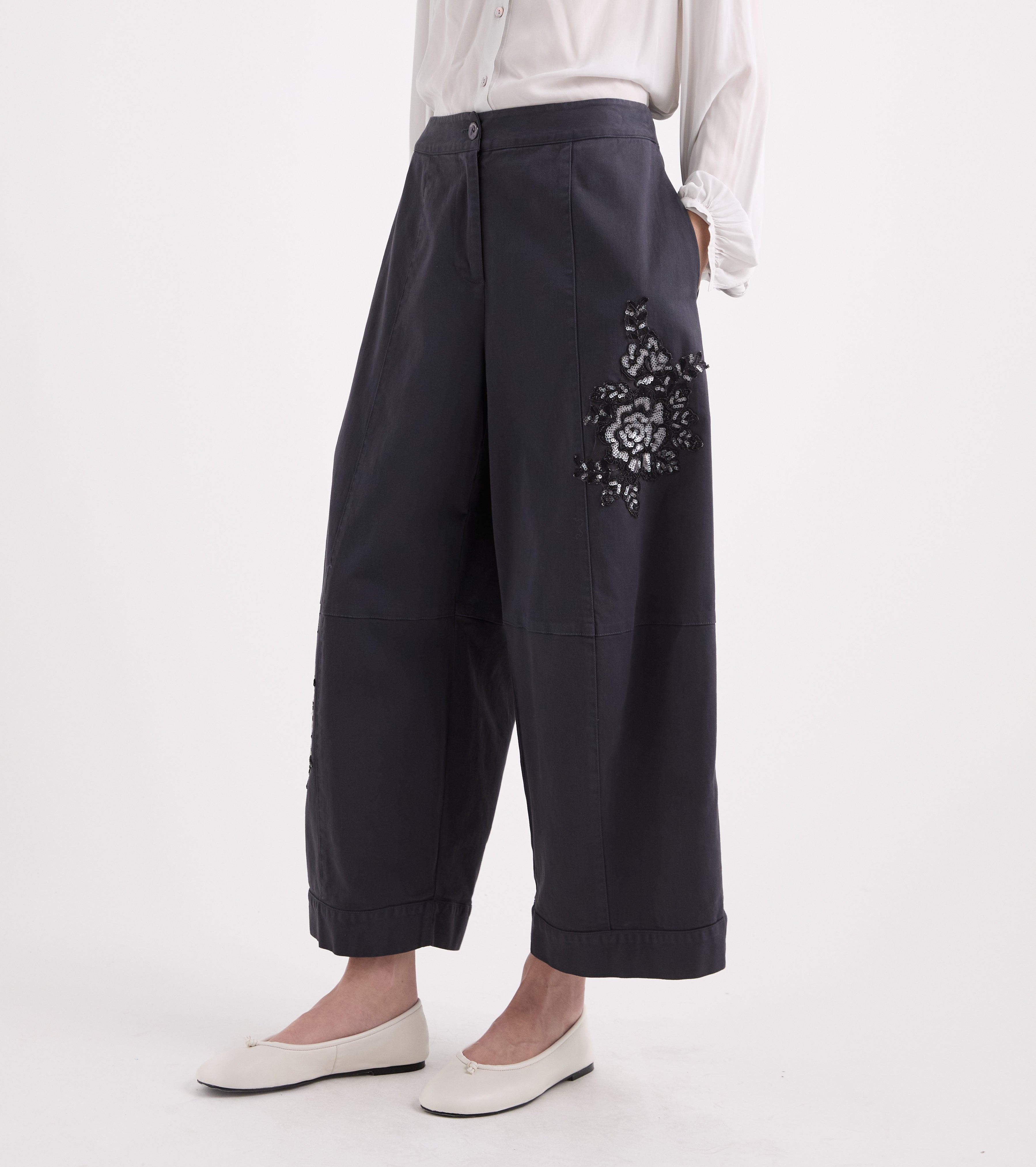 Pantaloni cropped con paillettes multicolor