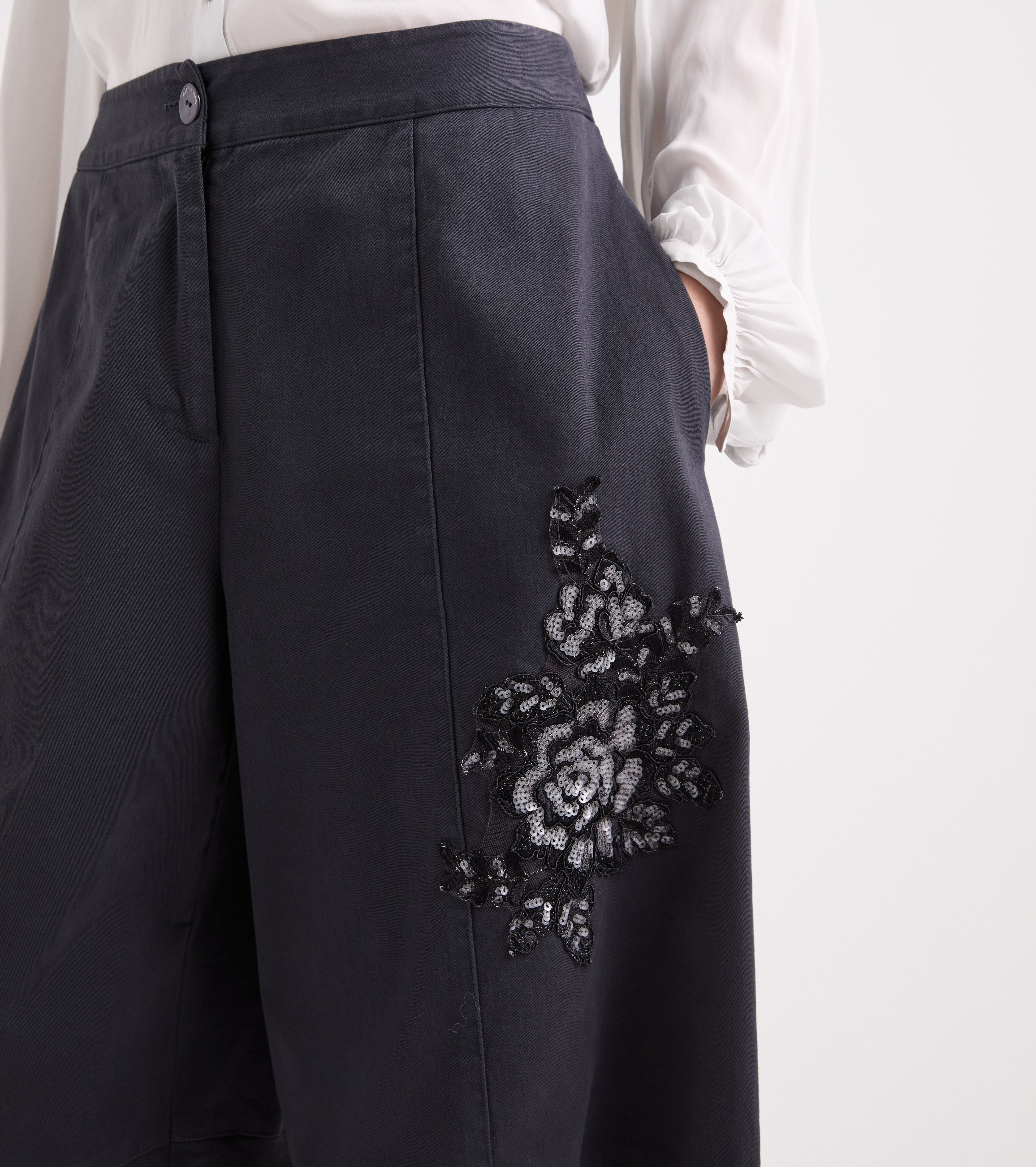 Pantaloni cropped con paillettes multicolor