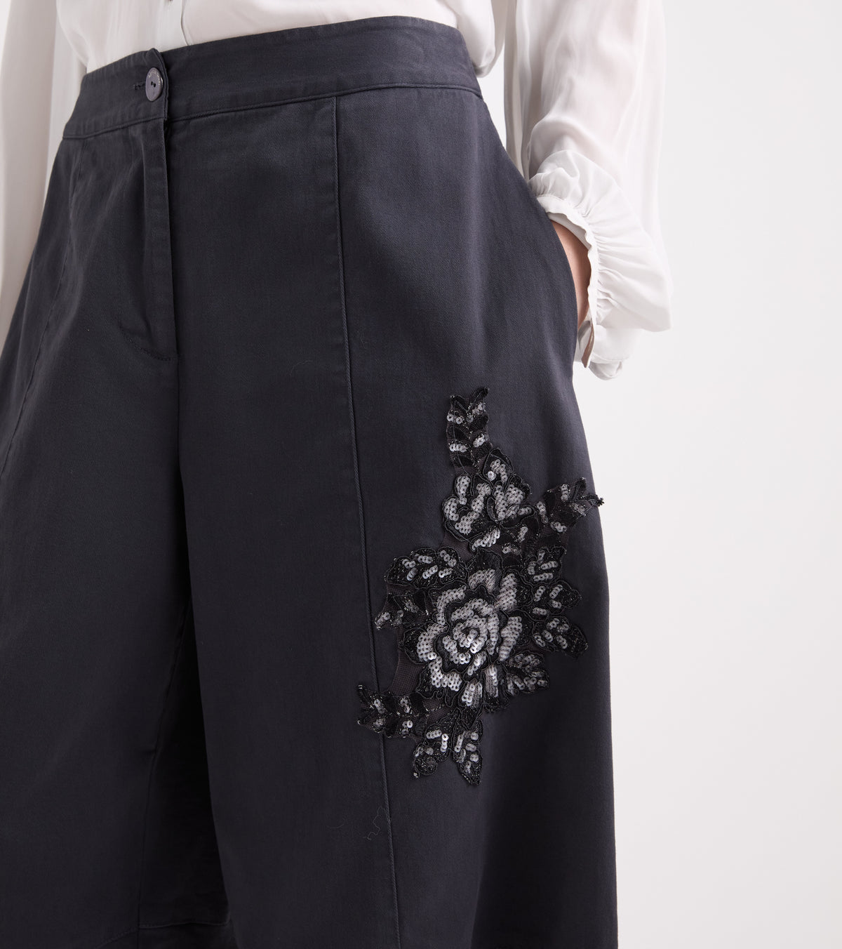 Pantaloni cropped con paillettes multicolor