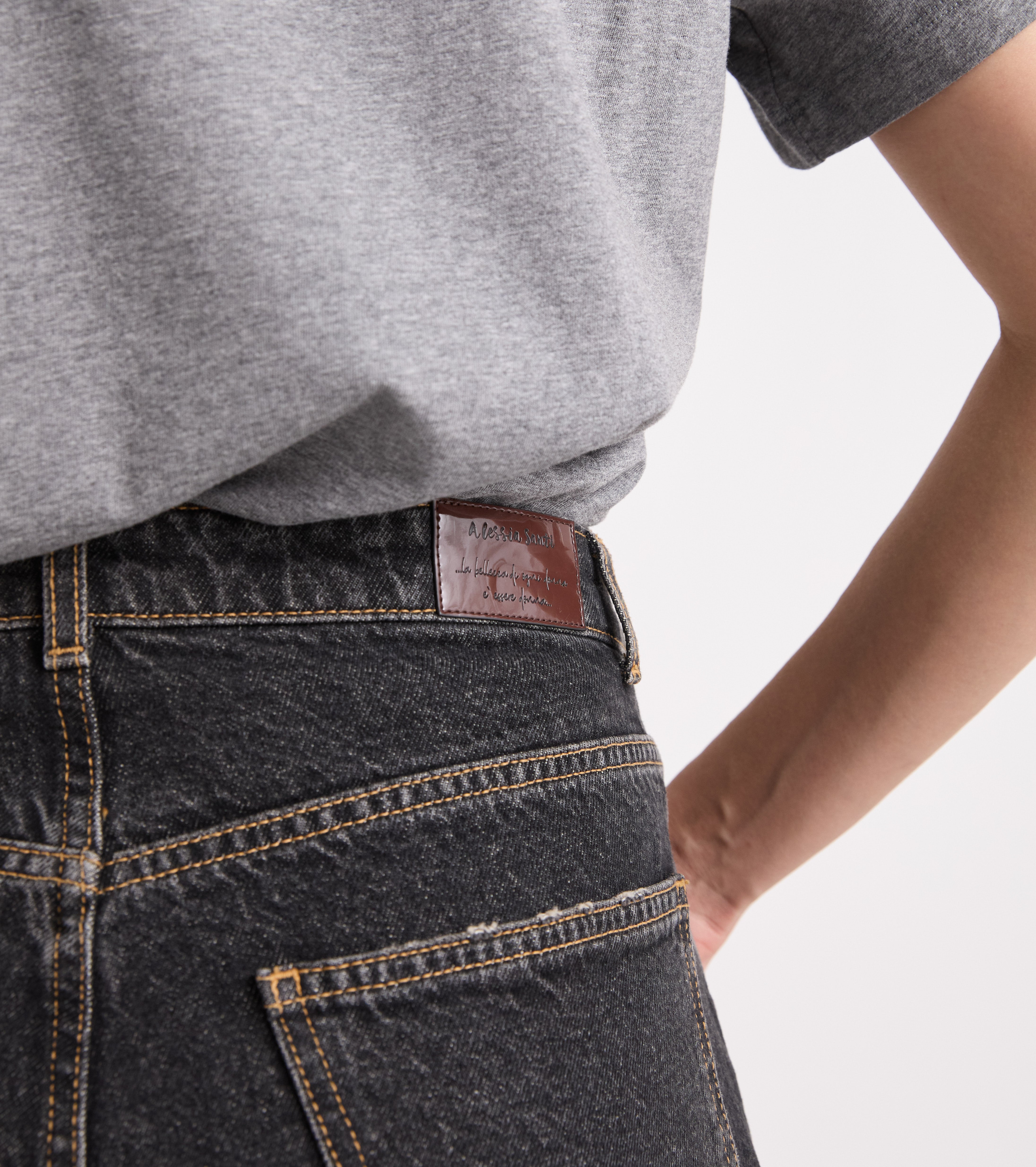 Jeans cinque tasche in cotone effetto used
