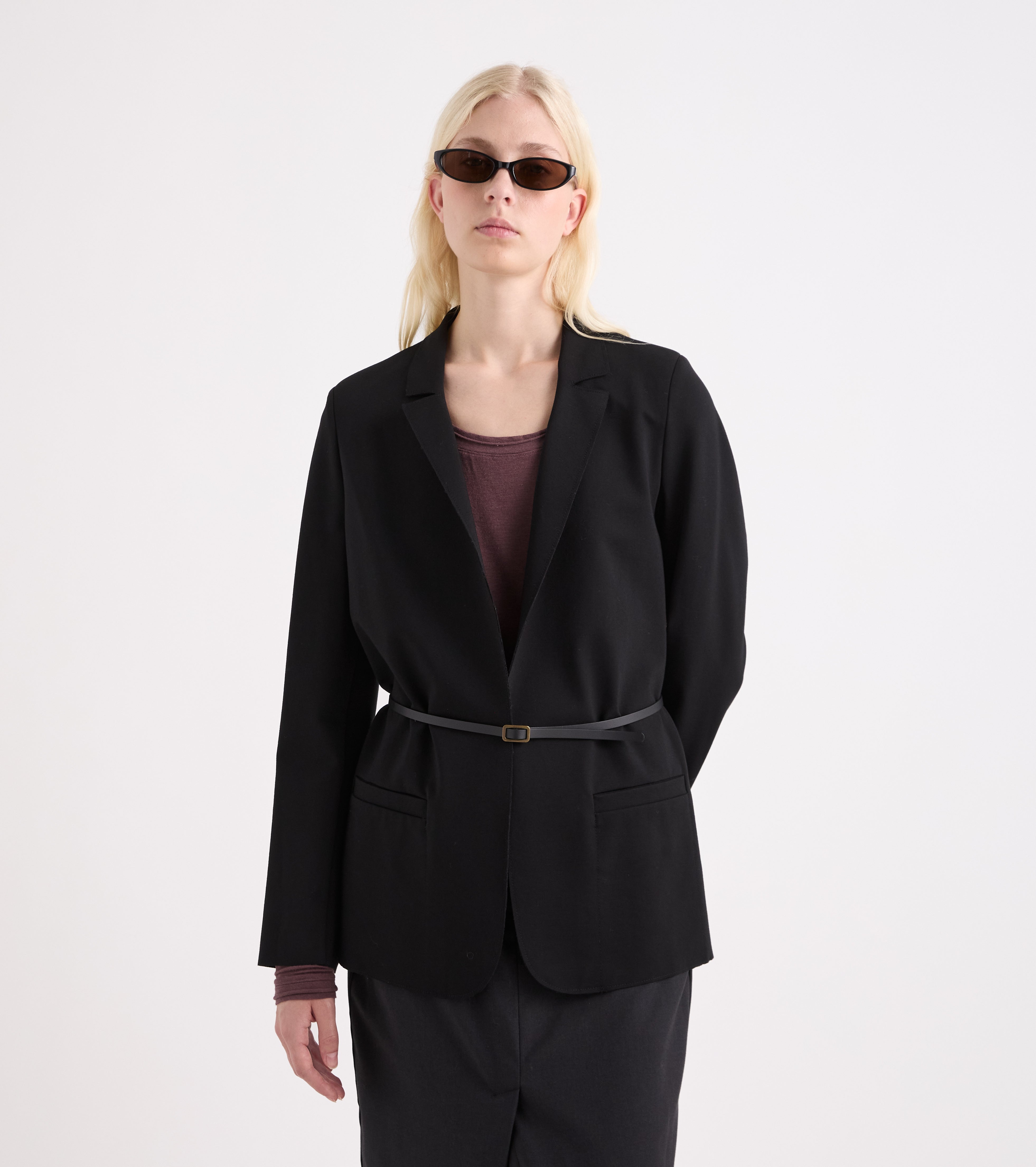 Blazer con bolsillos de ribete negro en forma de diamante