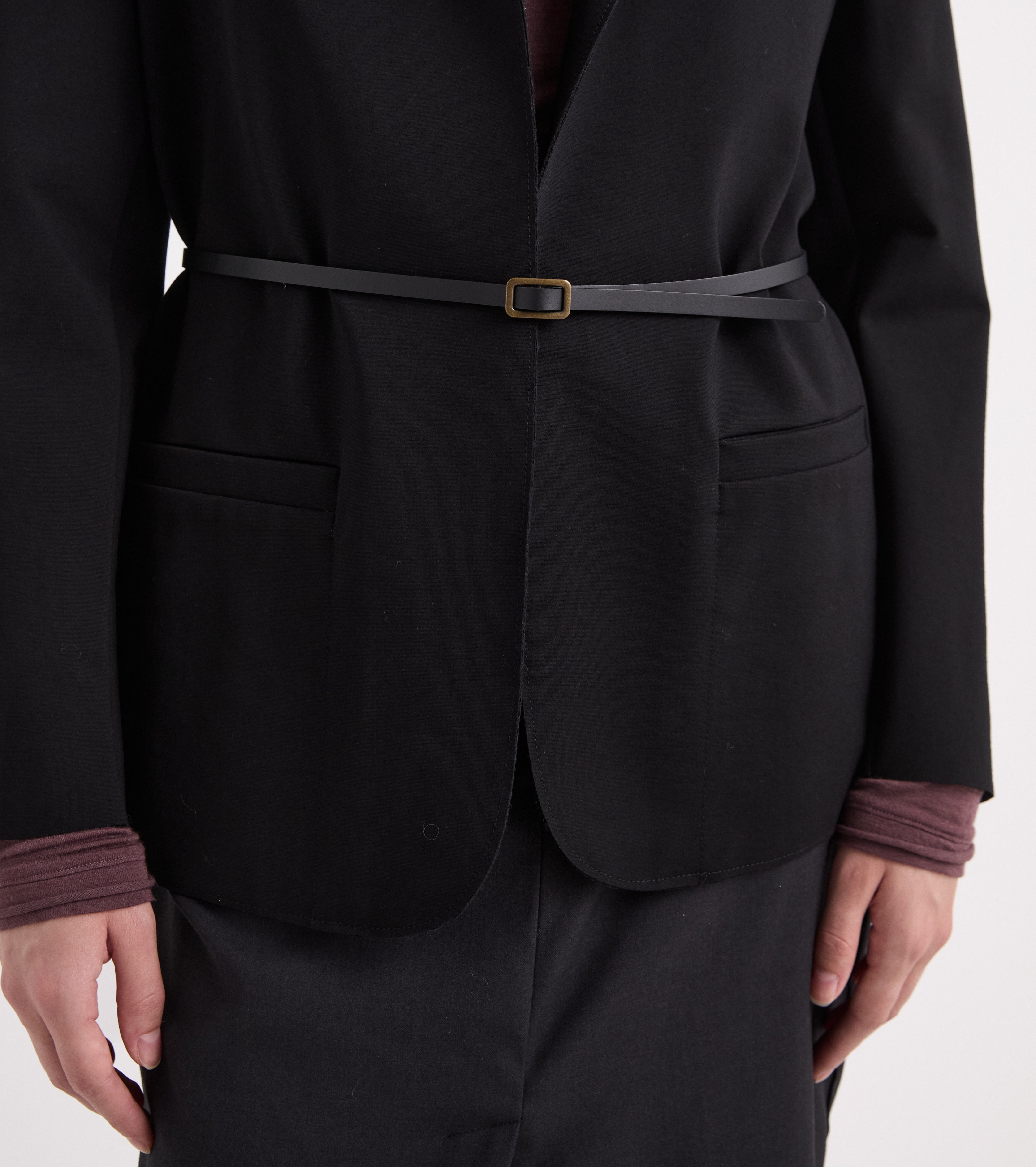 Blazer con bolsillos de ribete negro en forma de diamante