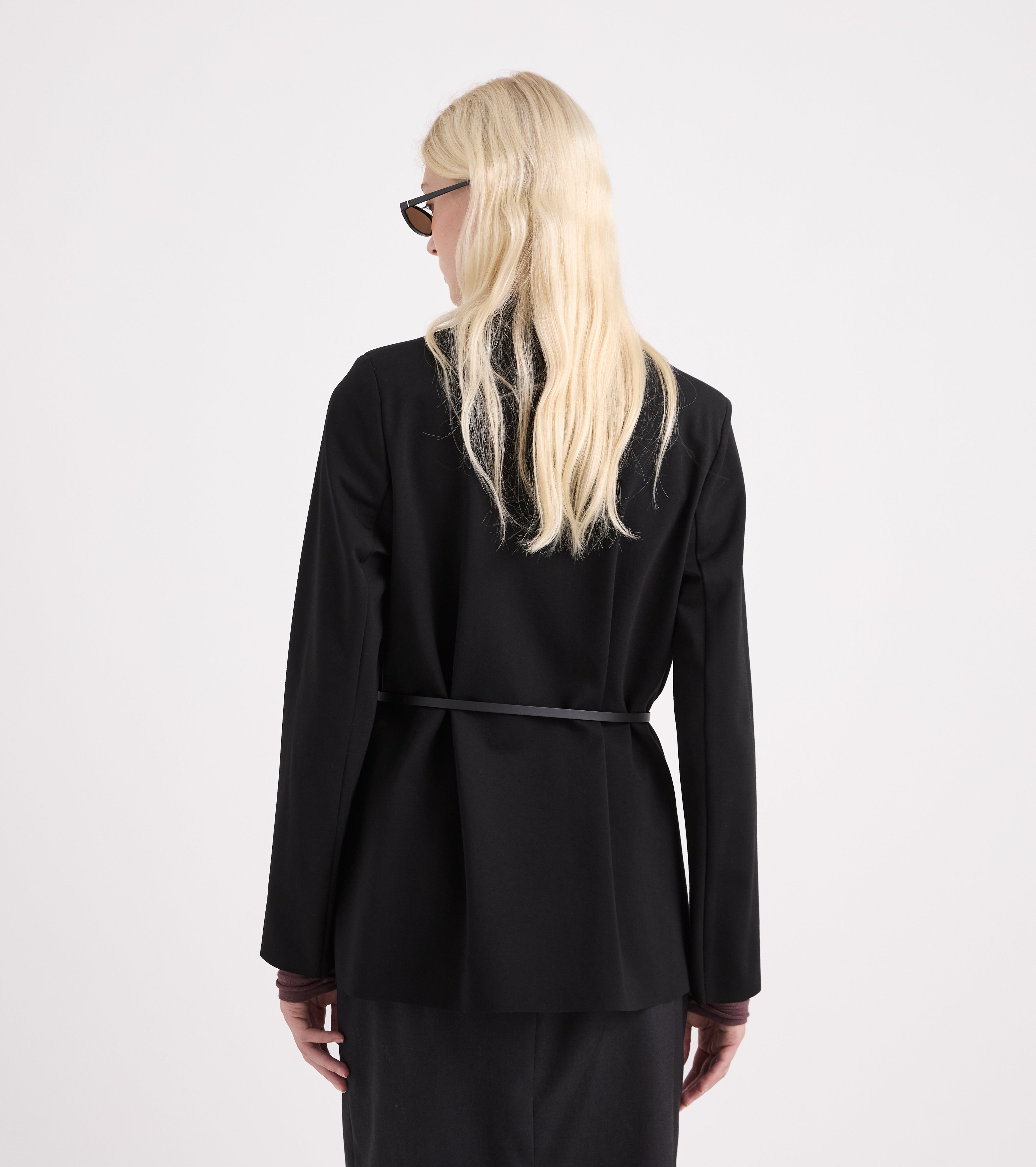 Blazer con bolsillos de ribete negro en forma de diamante