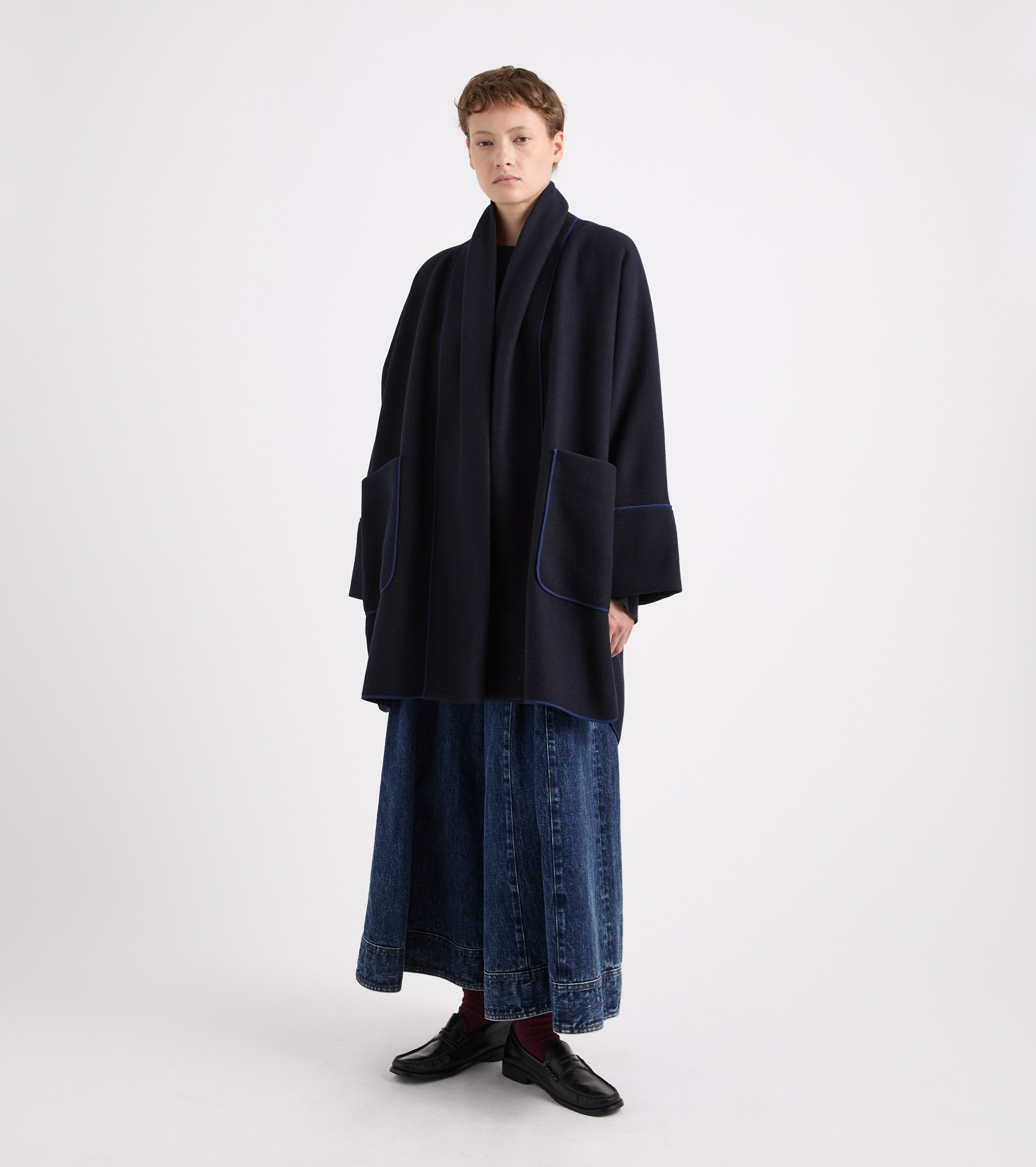 Cappotto con scollo a scialle bordeaux