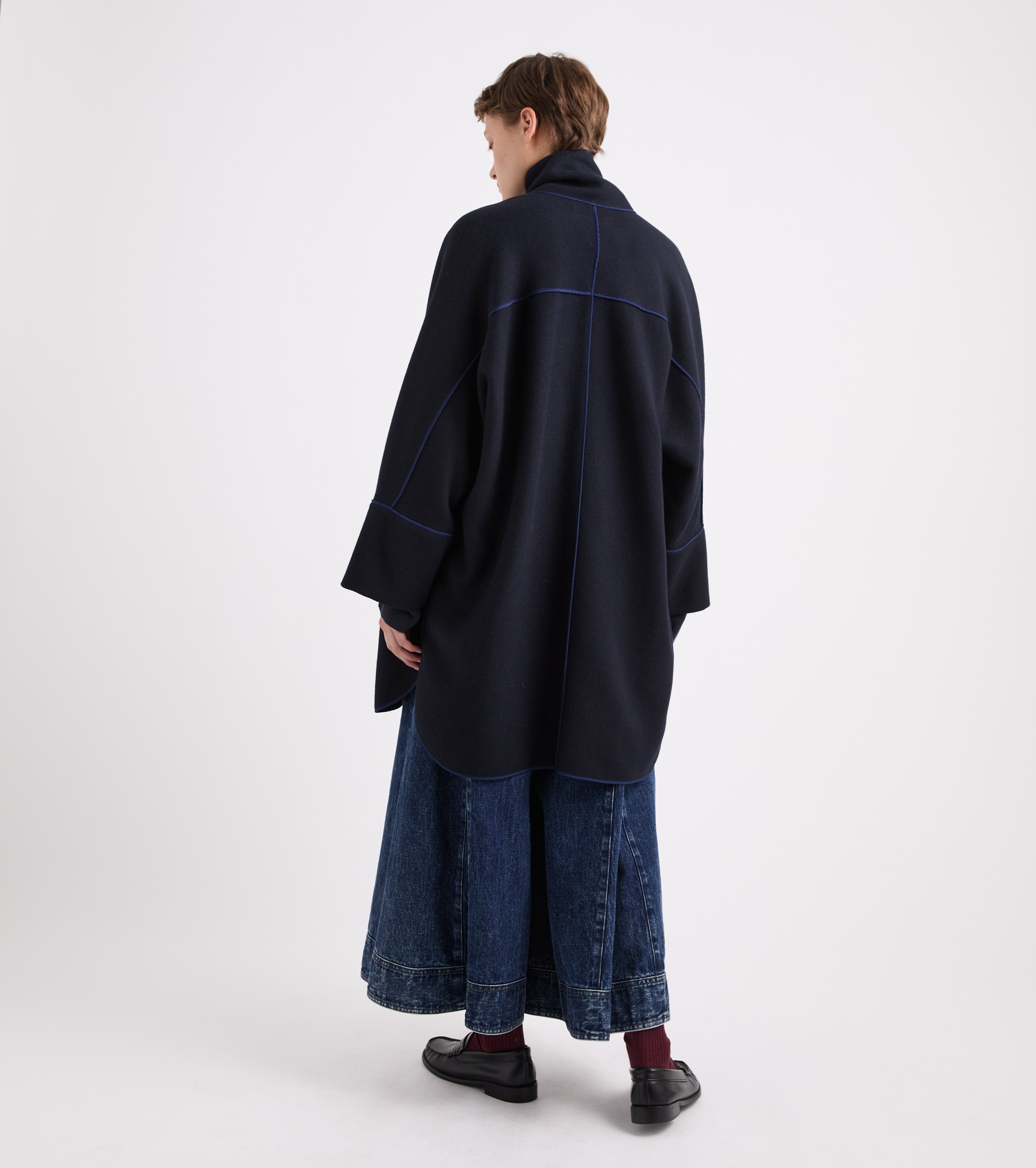Cappotto con scollo a scialle bordeaux