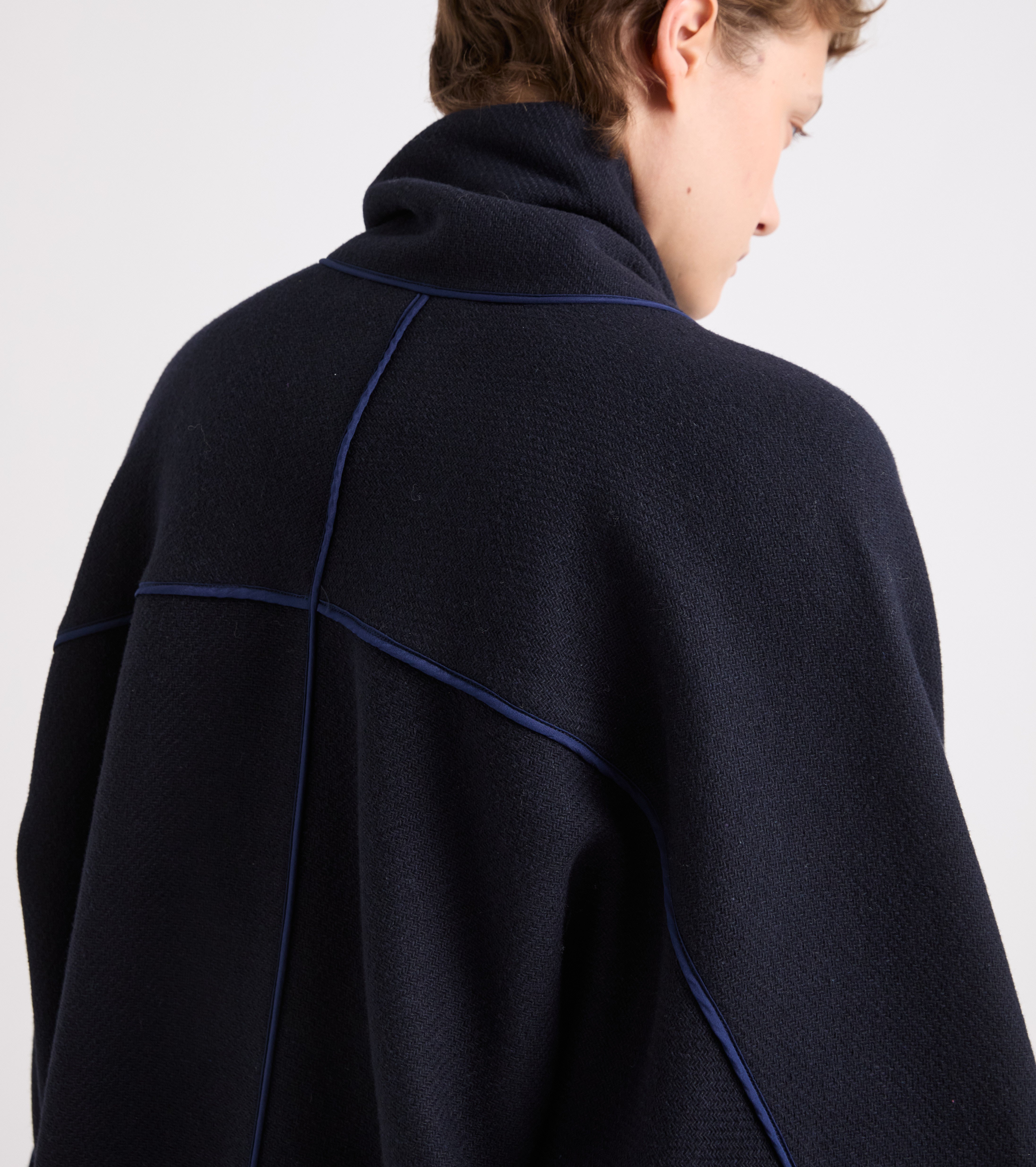 Cappotto con scollo a scialle bordeaux