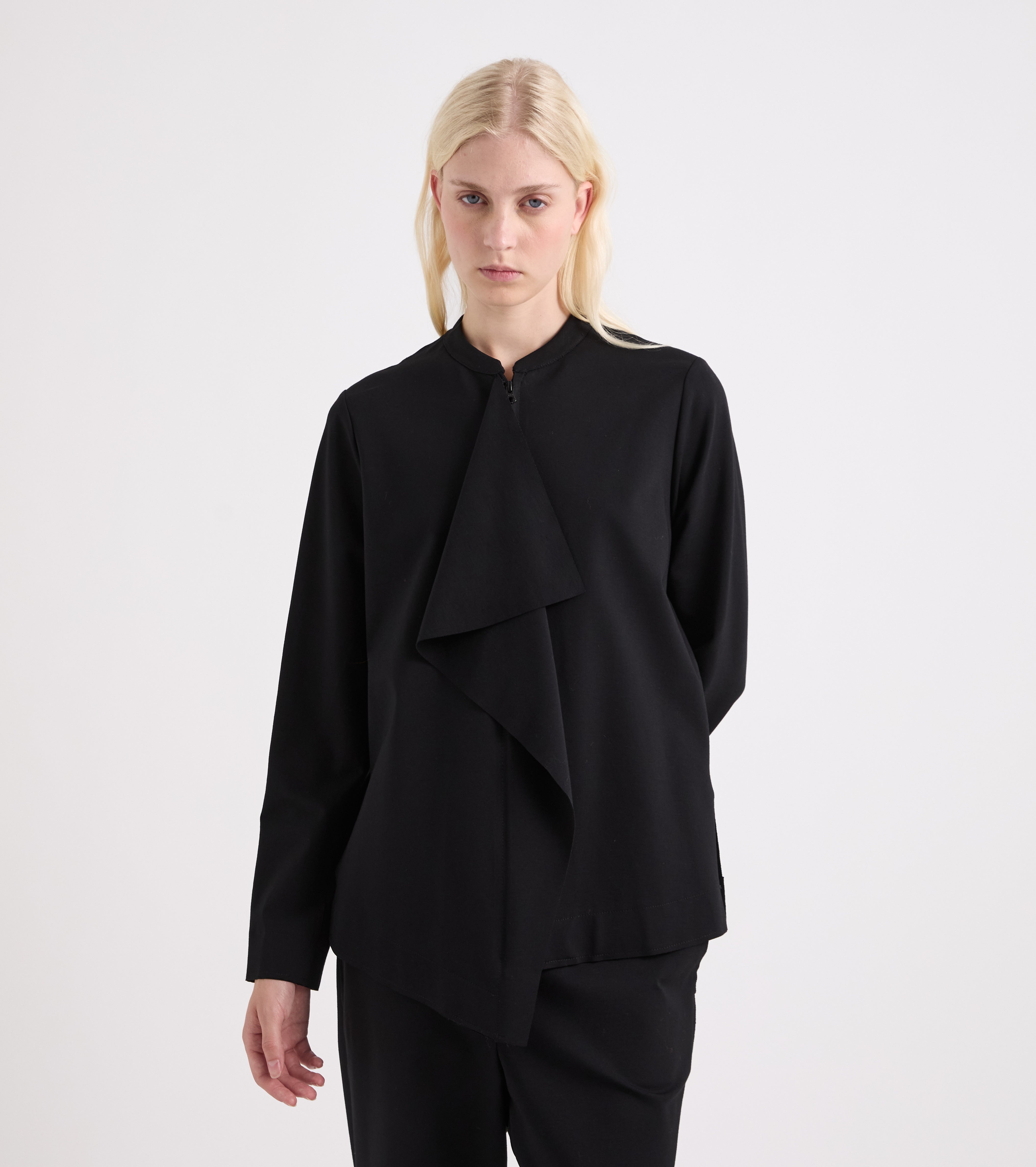 Chaqueta elástica con cremallera en negro diamante