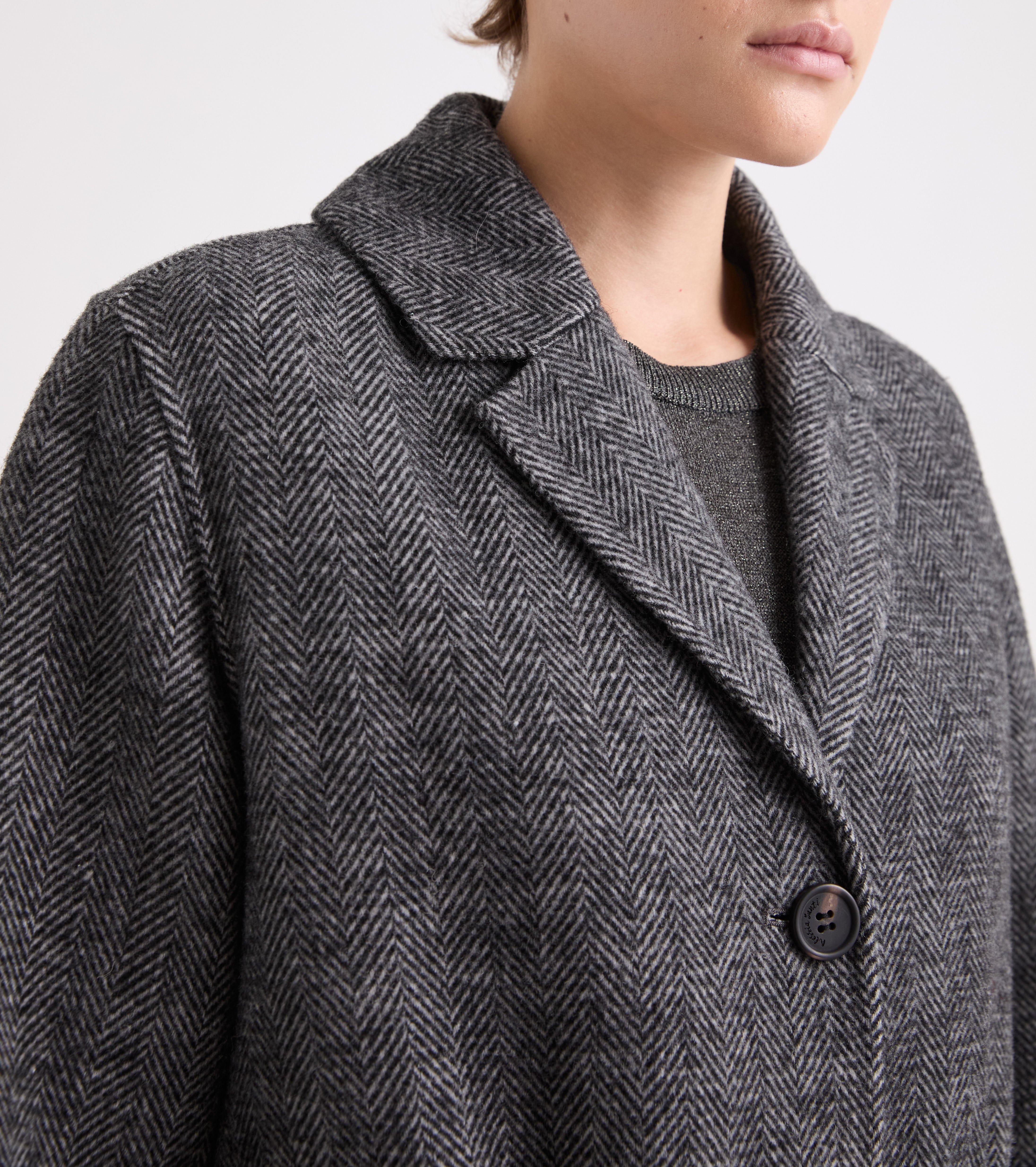 Cappotto con revers e cintura nero