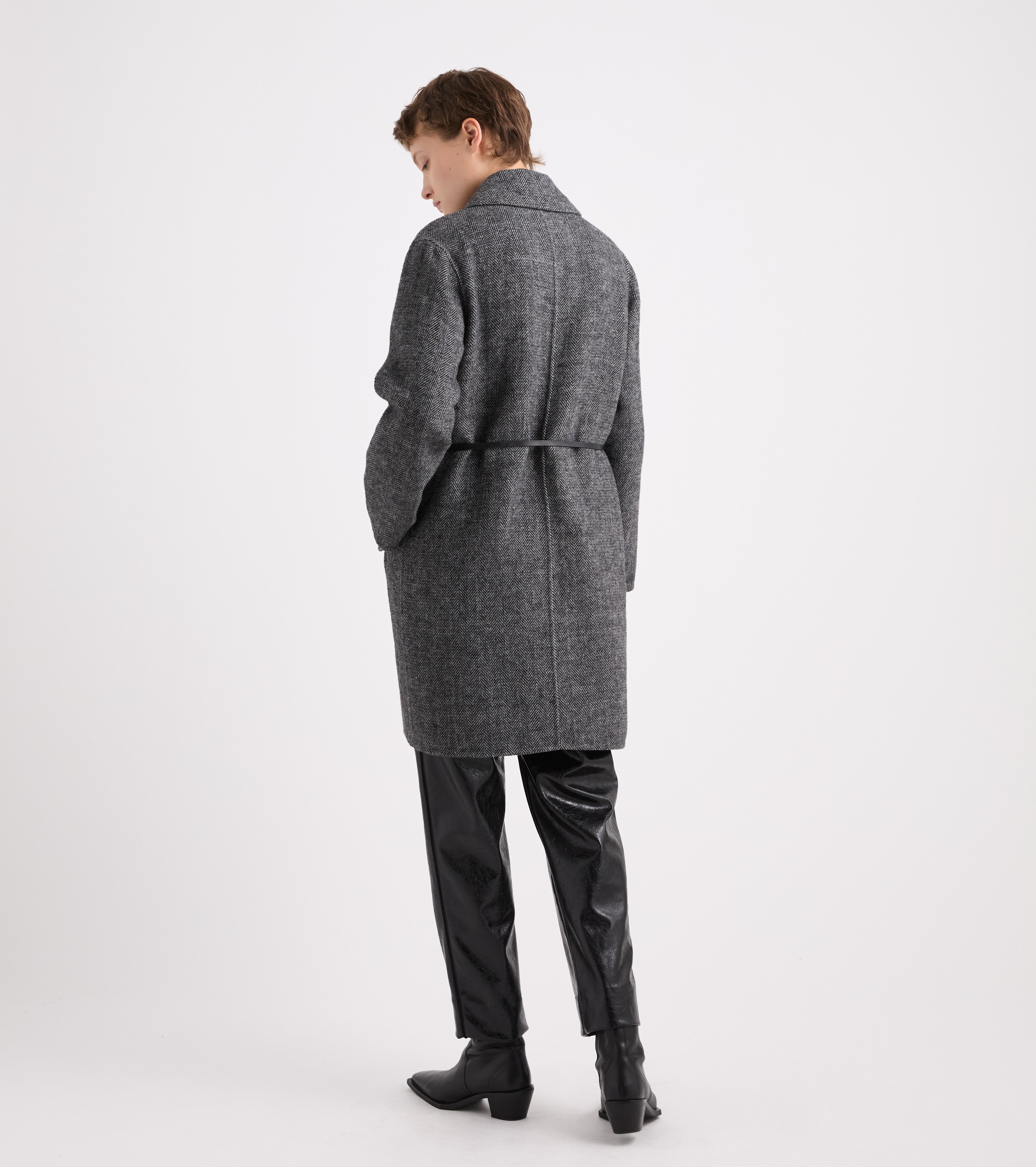 Cappotto con revers e cintura nero
