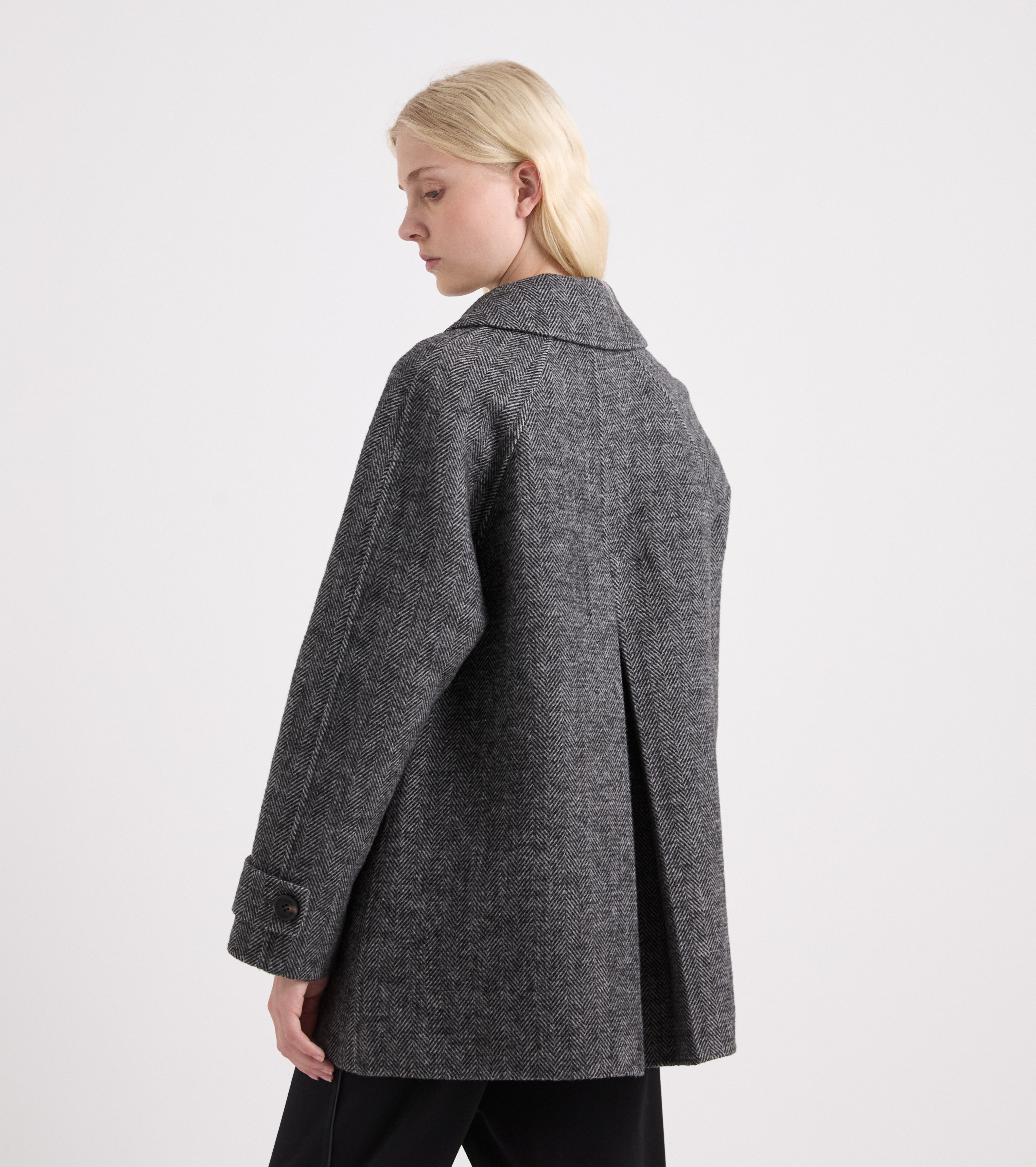 Cappotto con revers e bottoni spinato lavagna