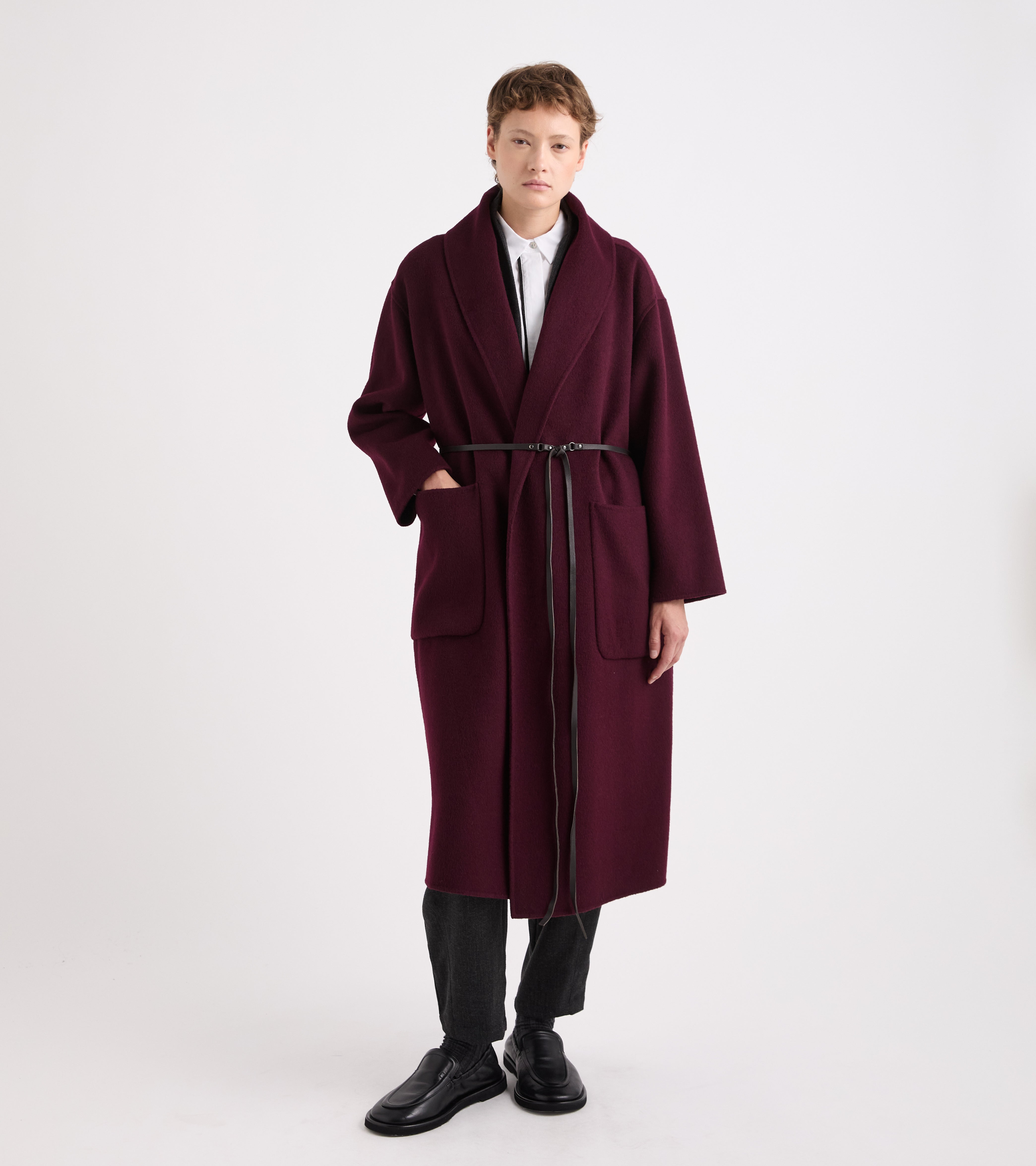 Cappotto in misto cashmere con cintura bianco e nero