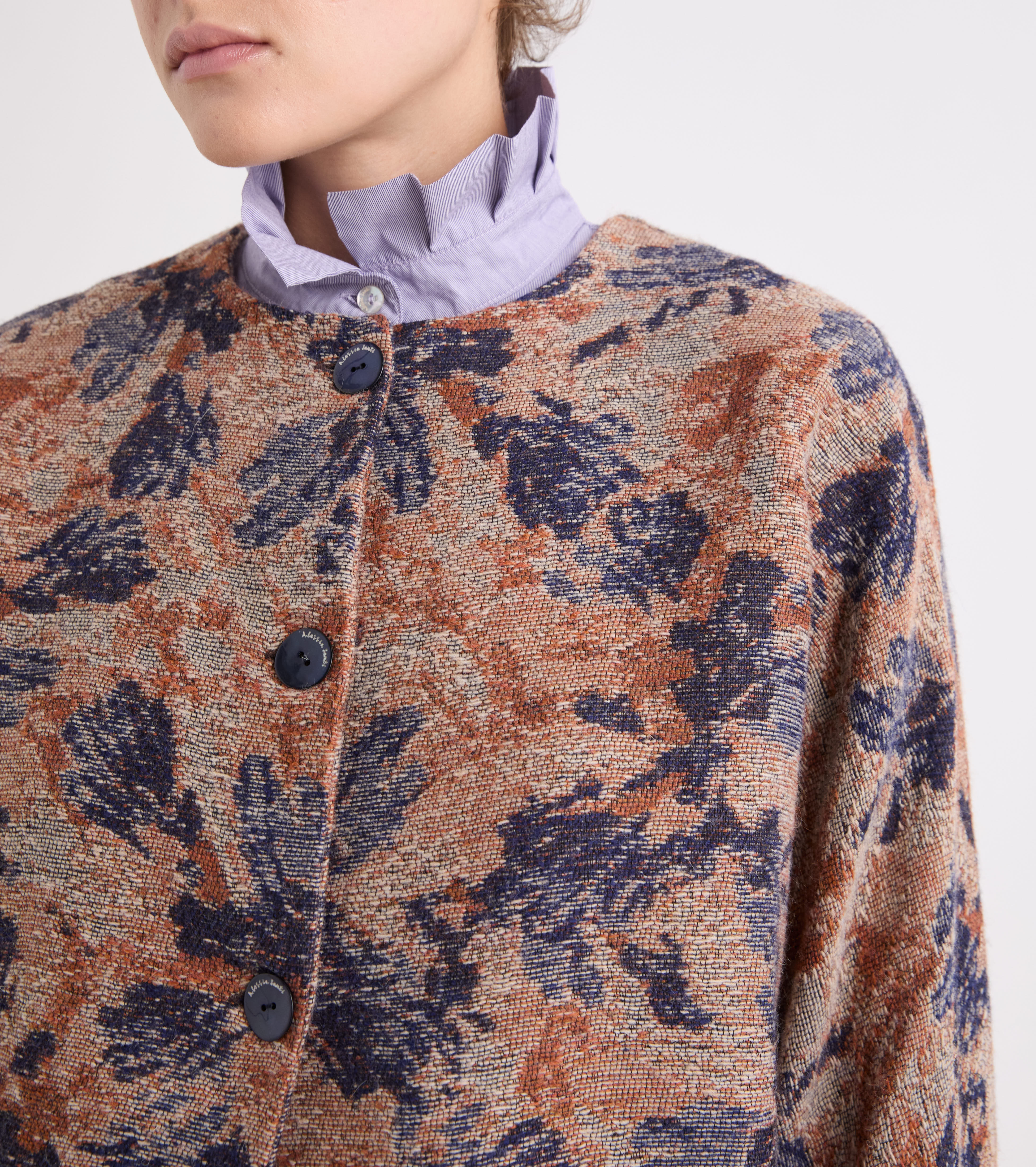 Chaqueta de mezcla de alpaca con estampado floral en color arena