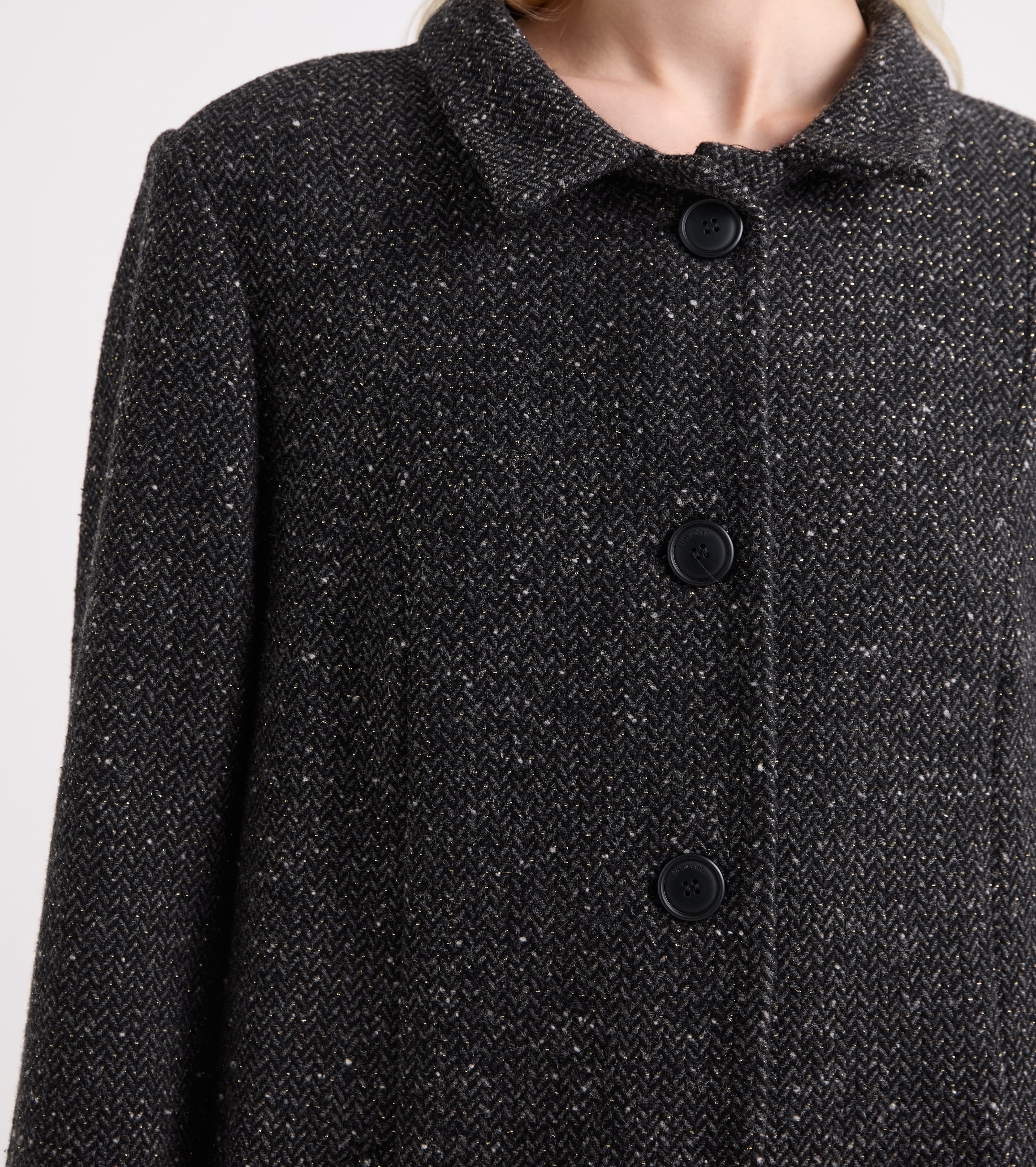 Abrigo con cuello de camisa, color negro pizarra