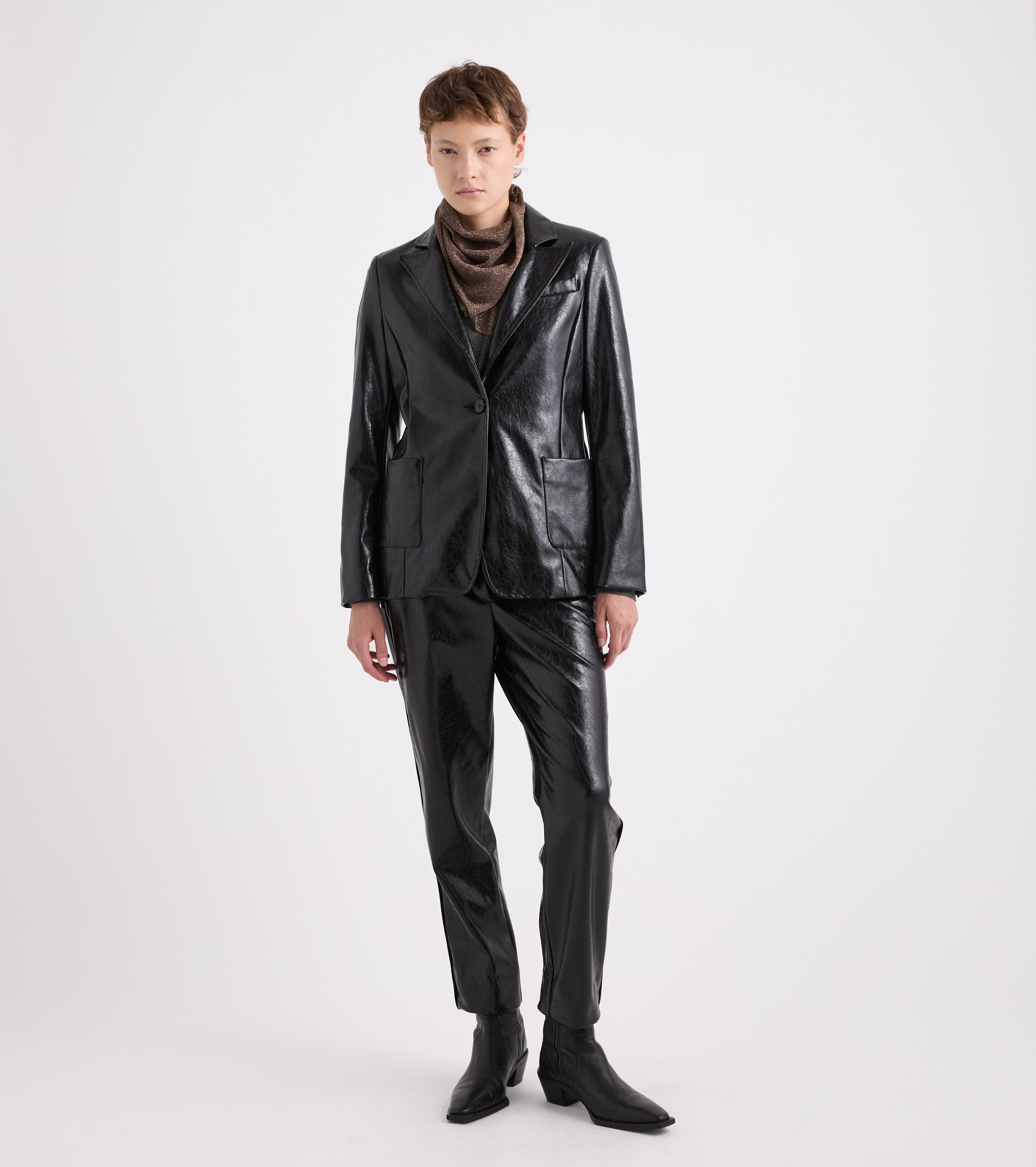Blazer de imitación de piel con solapas en punta, negro diamante