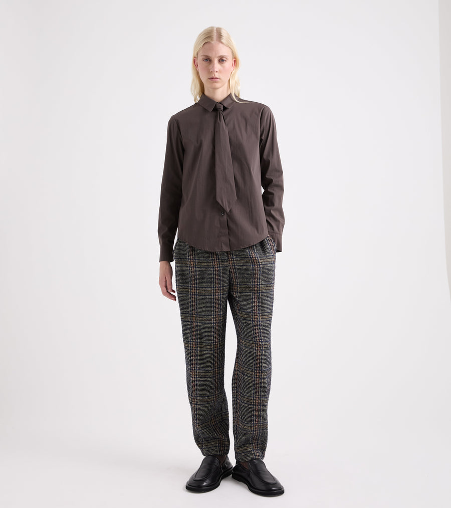 Camicia stretch con cravatta