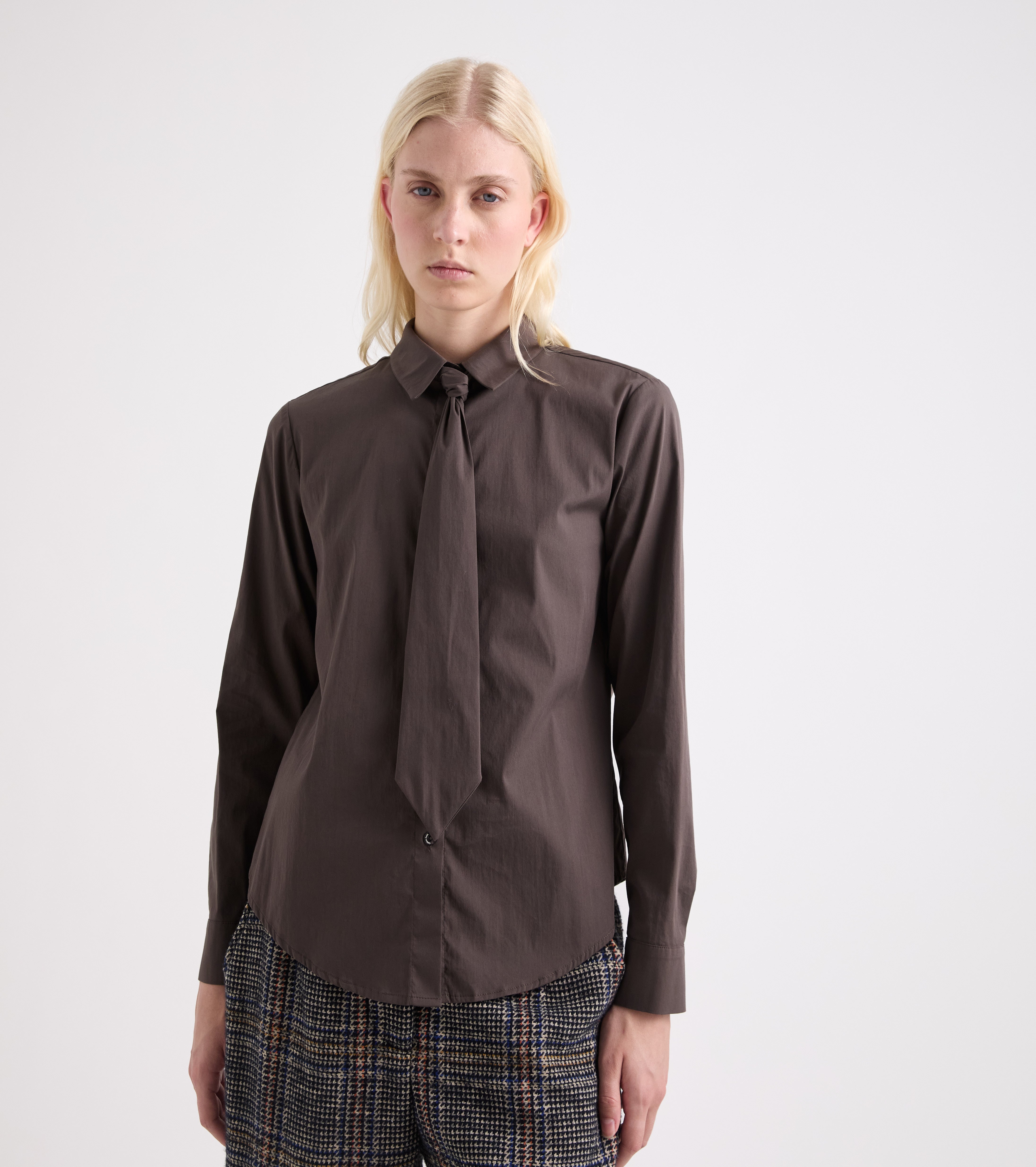 Camicia stretch con cravatta