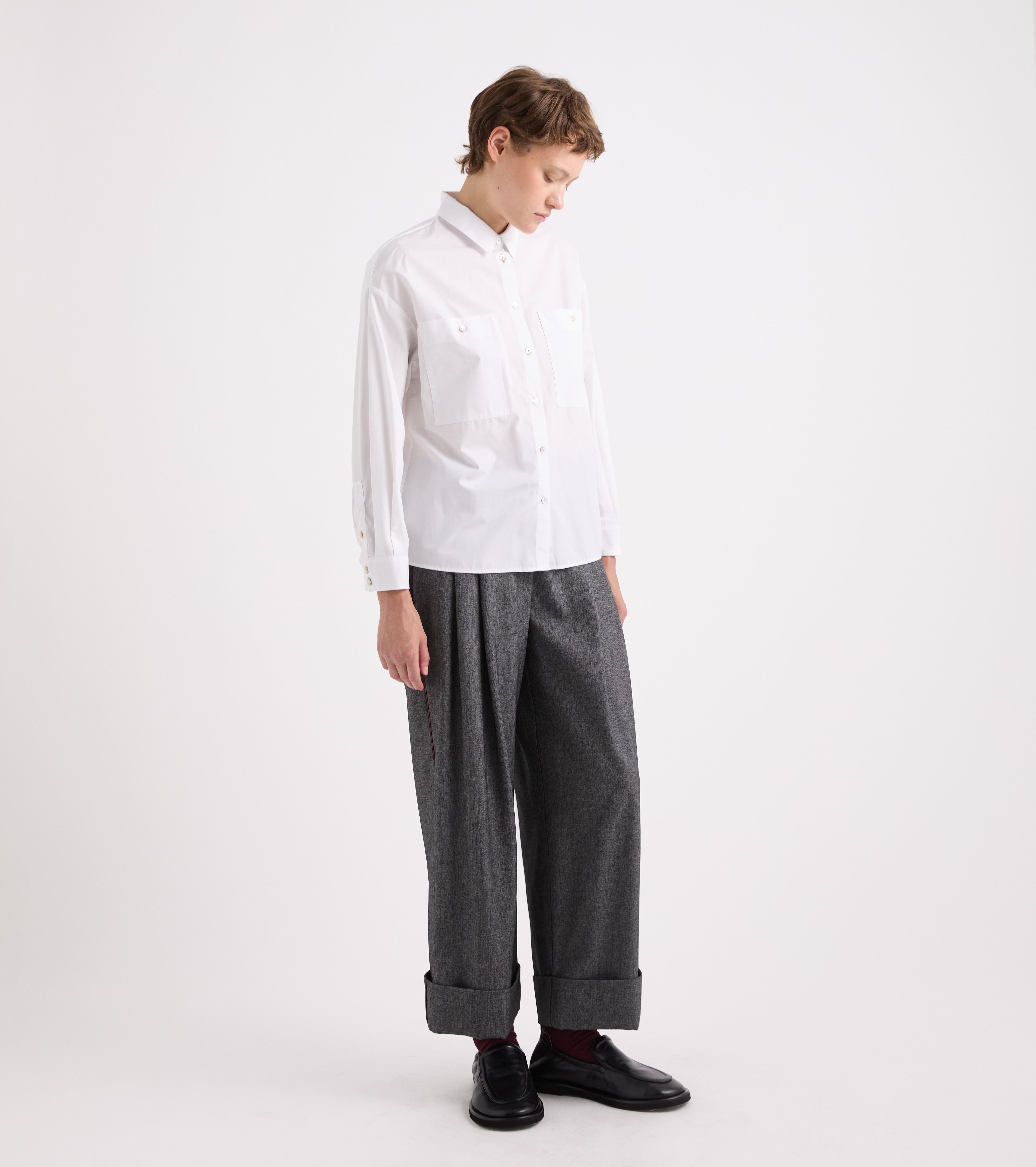 Camisa con bolsillos del color de la nieve