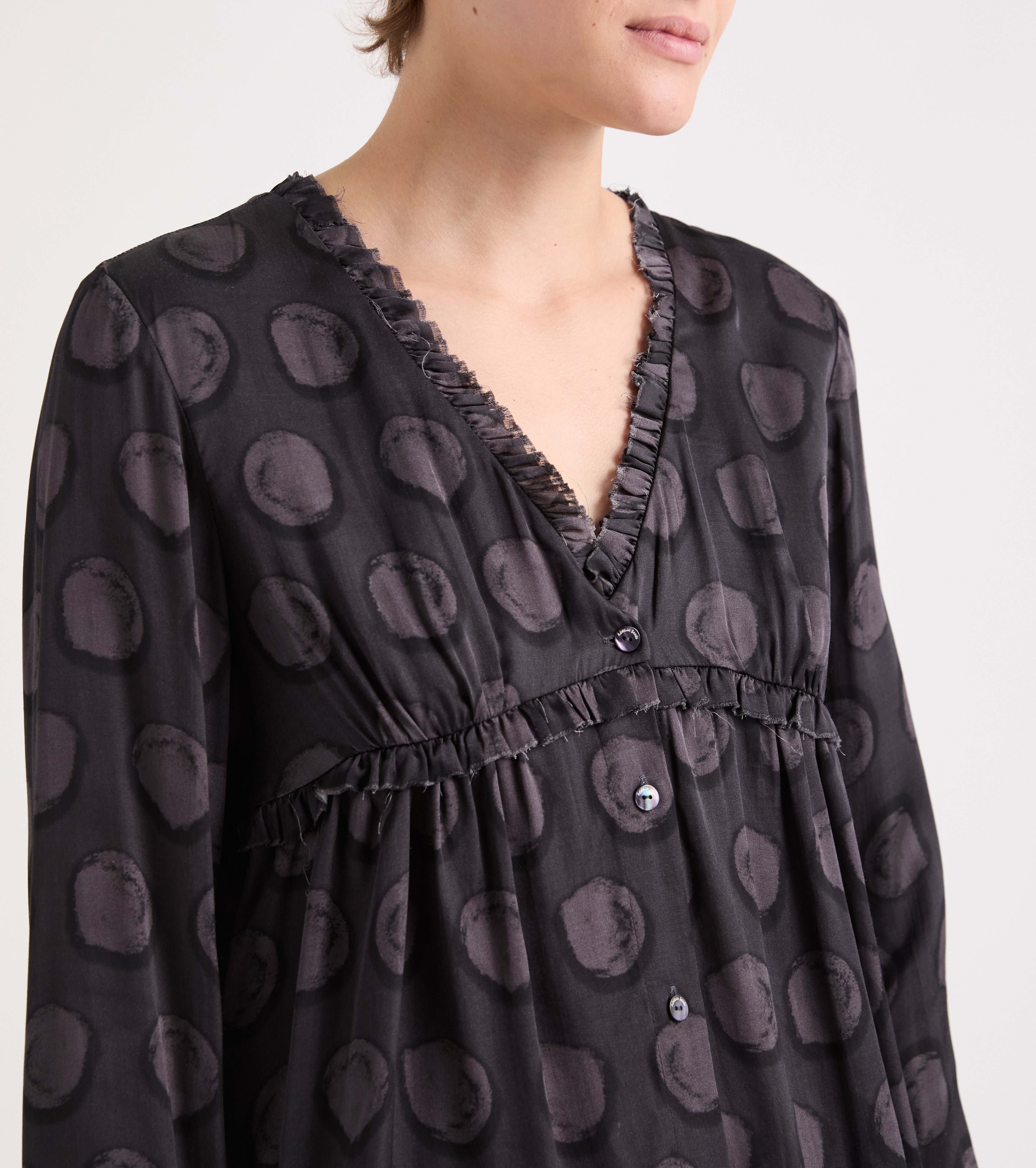Camisa de viscosa con estampado de lunares en tono pizarra