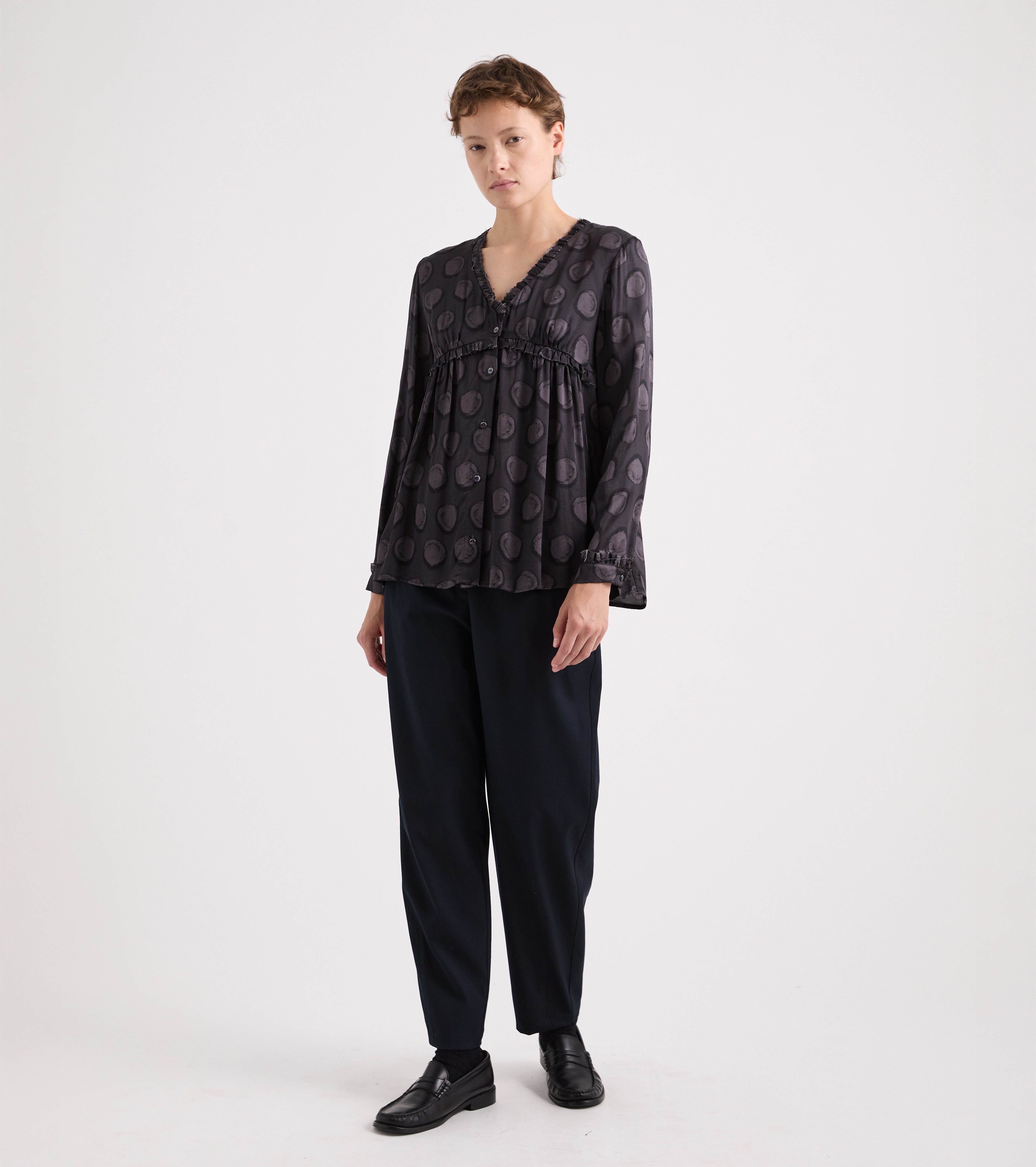 Camisa de viscosa con estampado de lunares en tono pizarra
