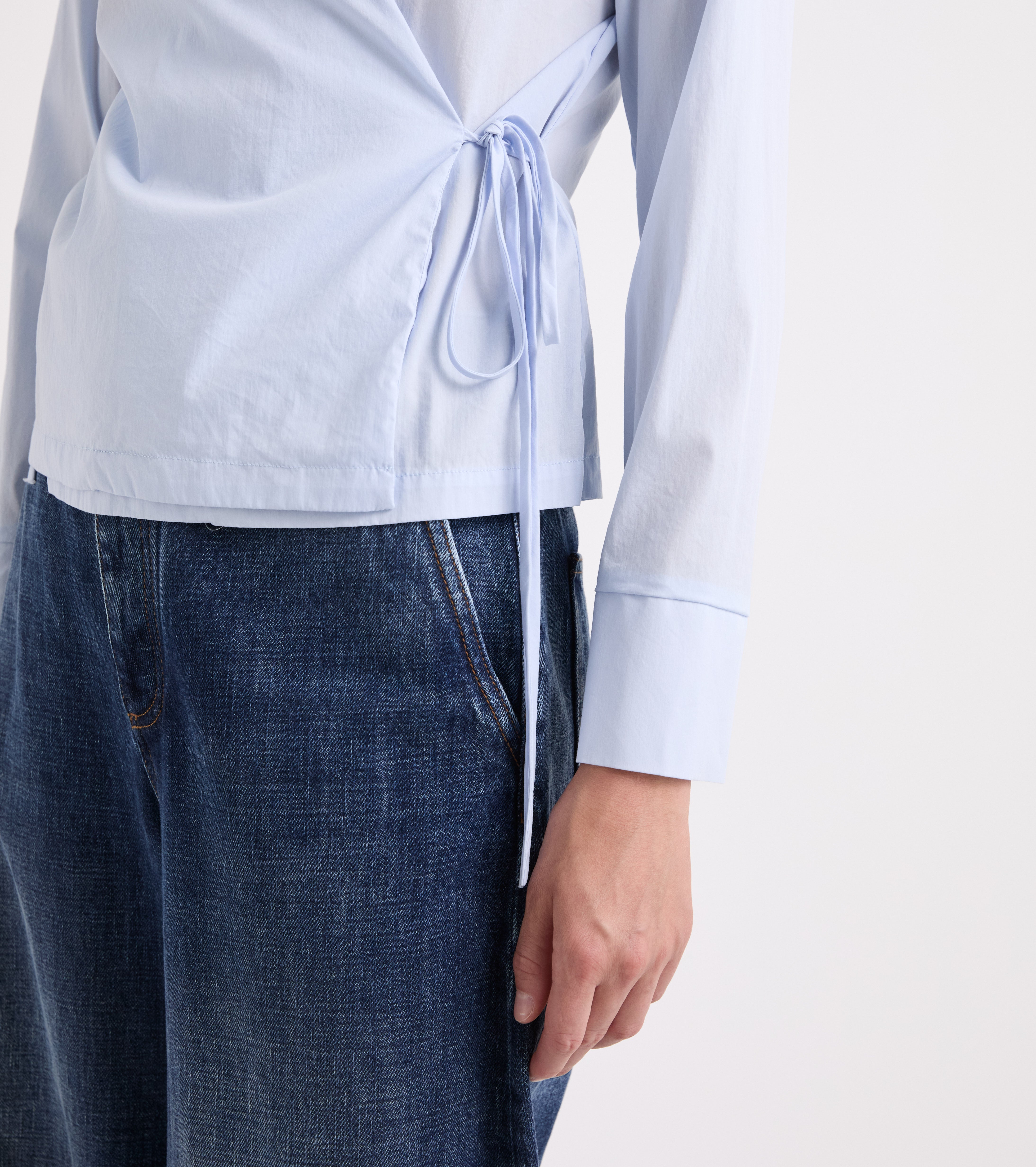Blusa stretch con scollo a V glass
