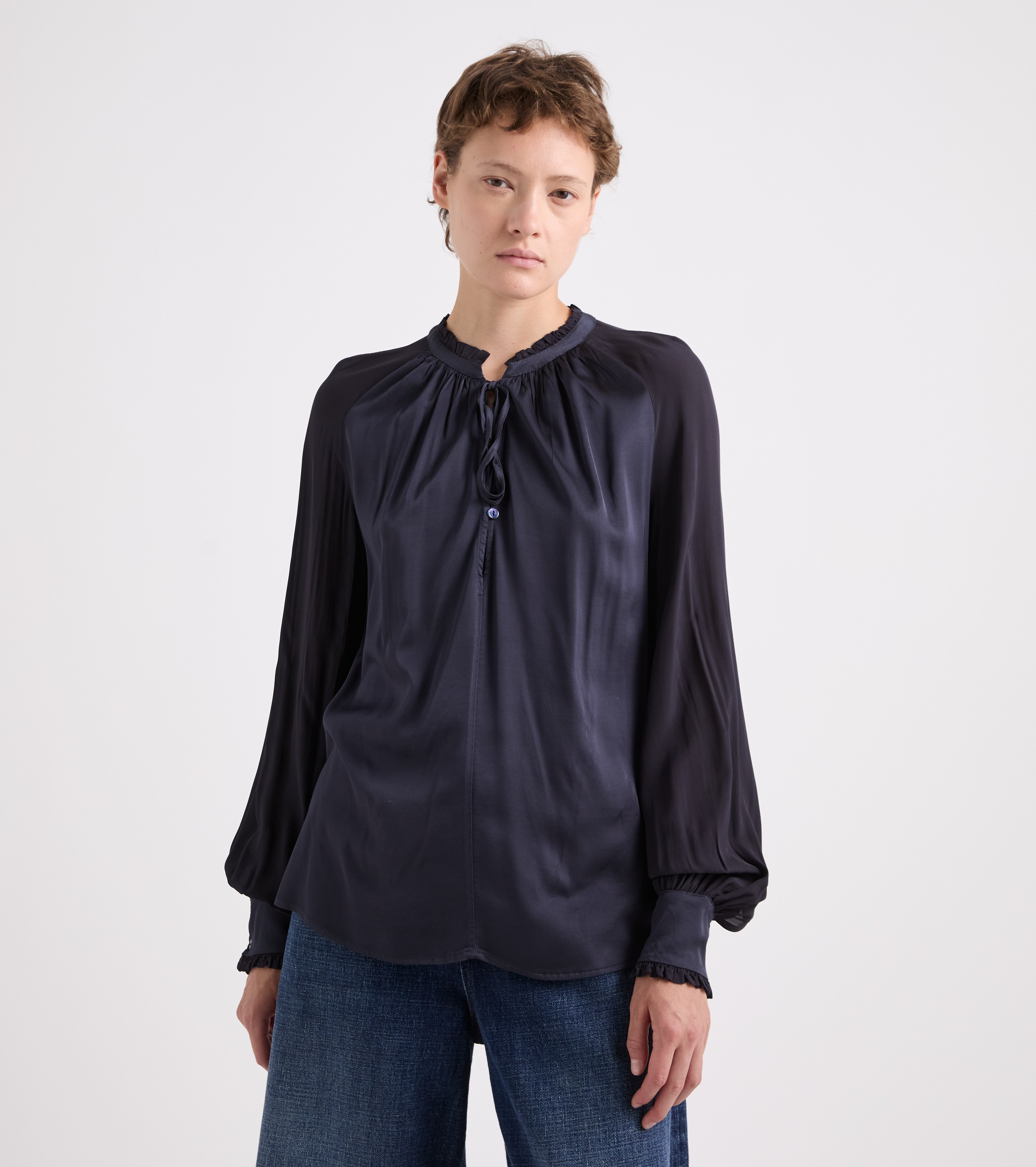 Blusa de viscosa con cordones de terciopelo azul