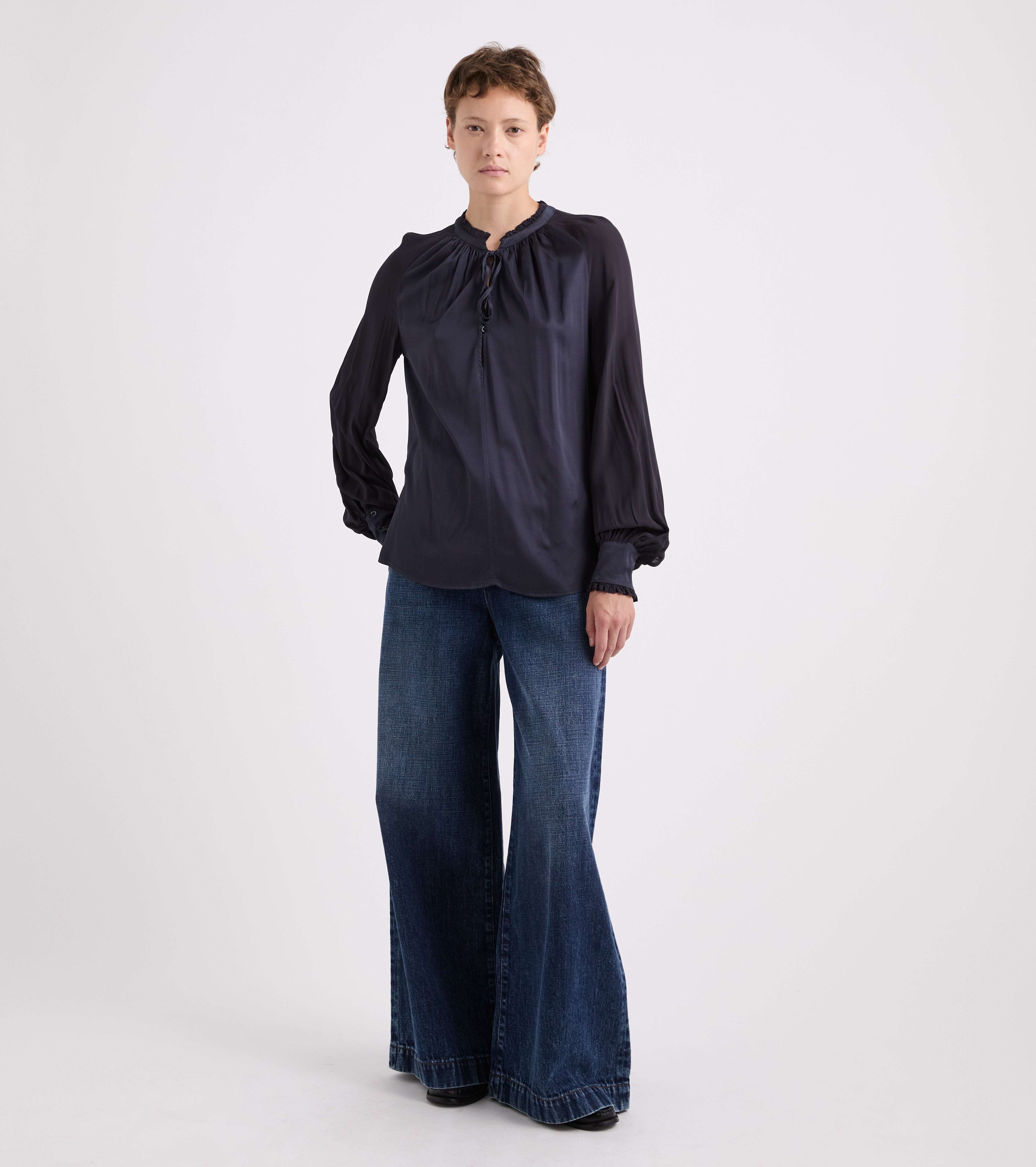 Blusa de viscosa con cordones de terciopelo azul