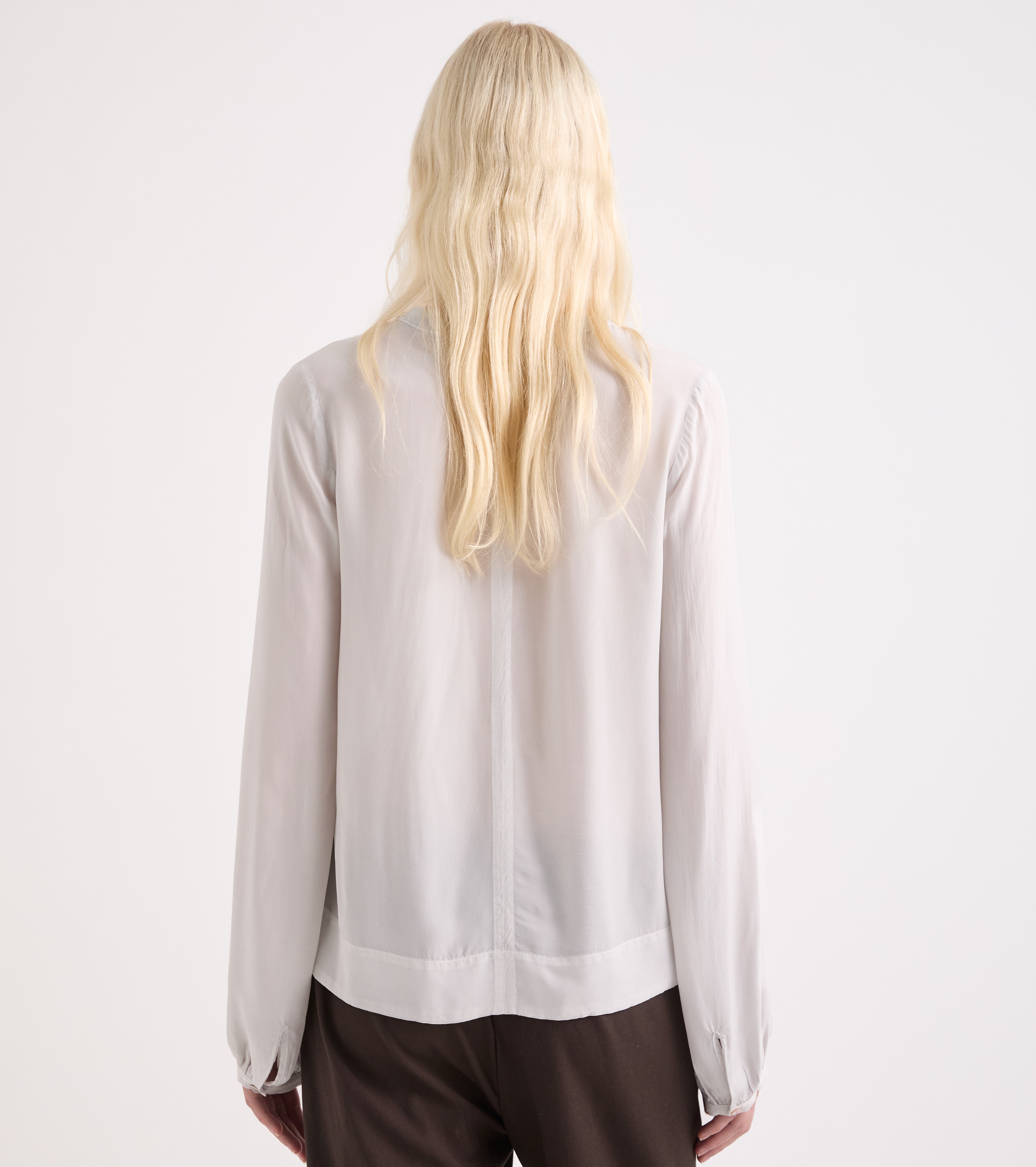Blusa de viscosa con cuello en V con estampado de mármol