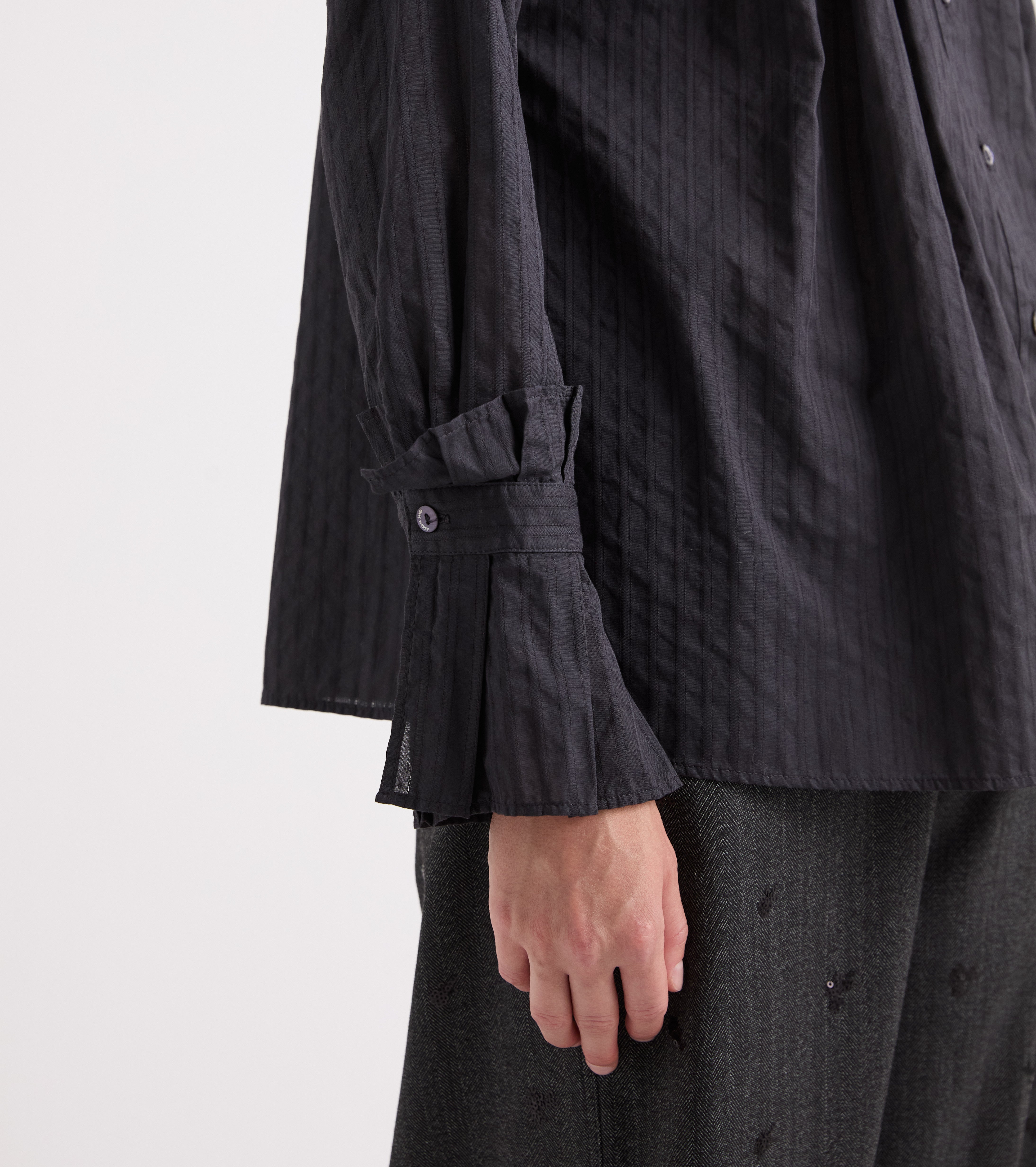 Camisa elástica con cuello alto color pizarra