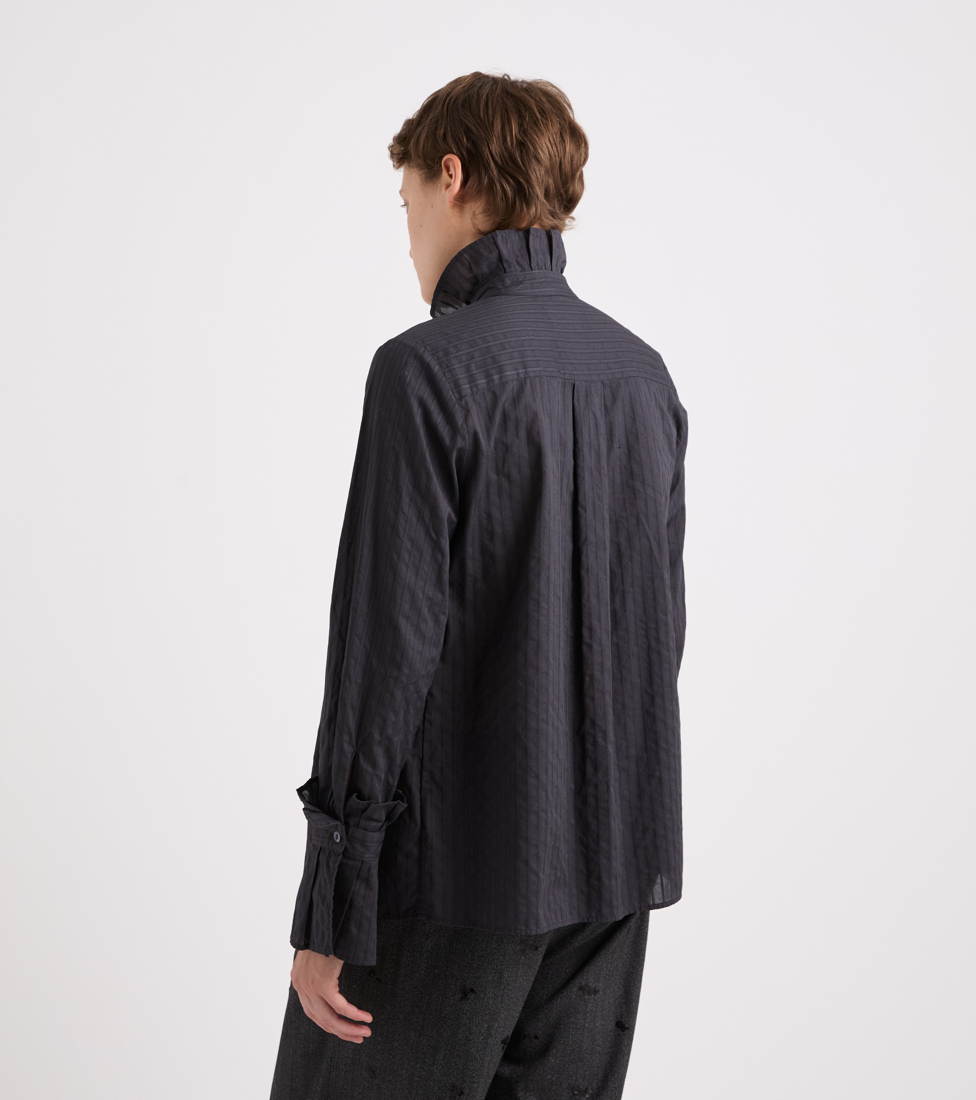Camisa elástica con cuello alto color pizarra
