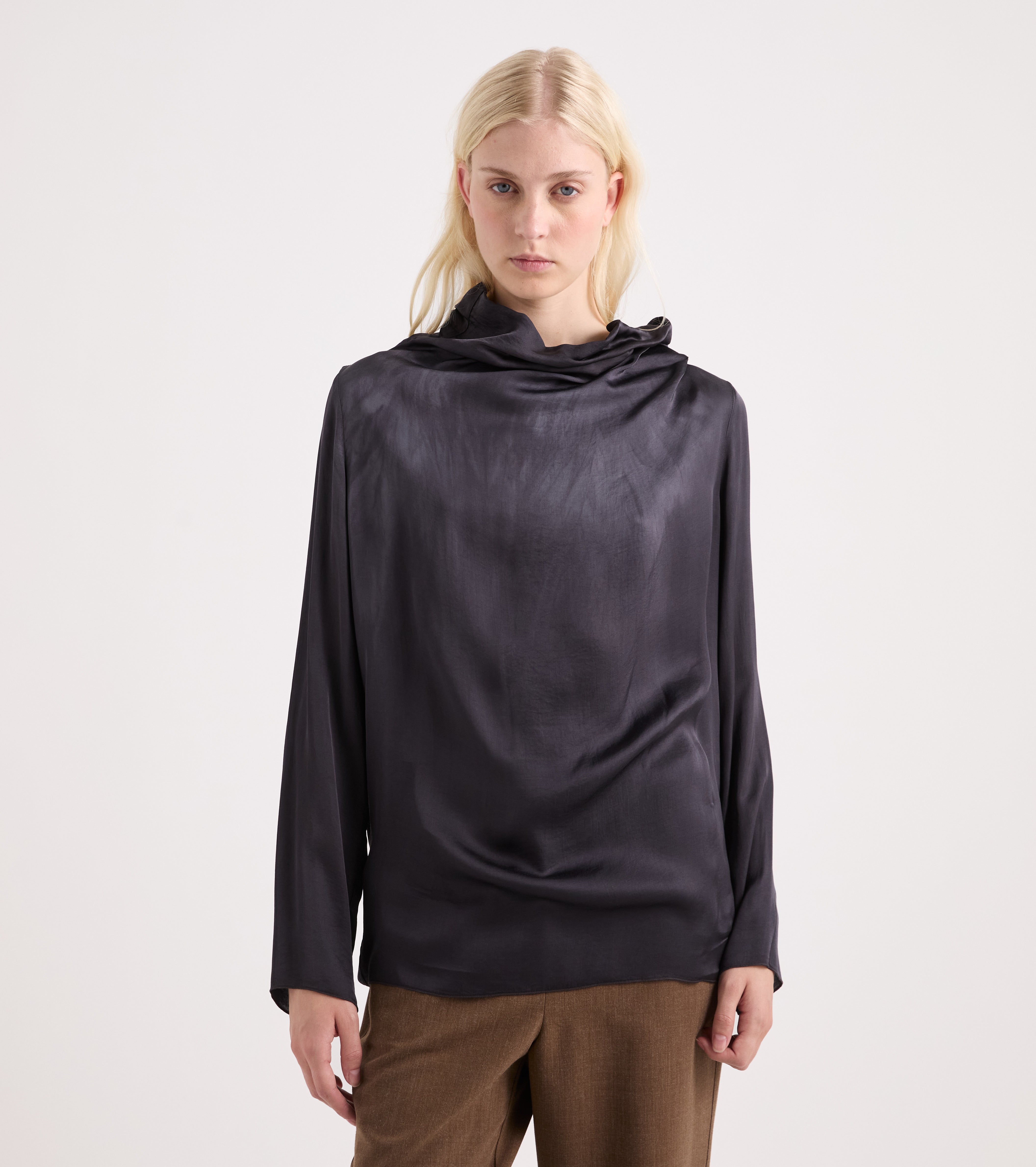 Blusa de viscosa con mangas largas color pizarra