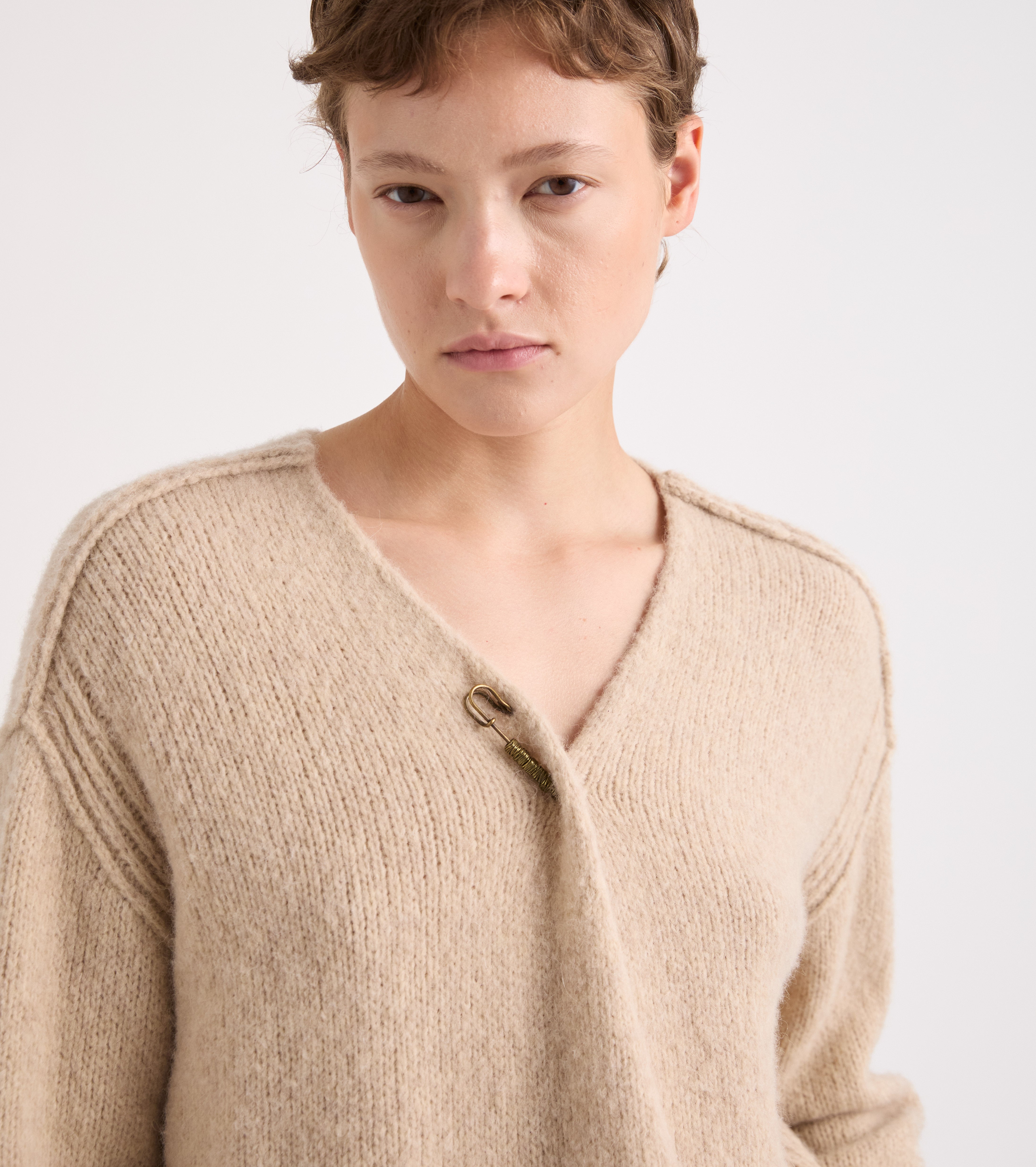 Cardigan in maglia con scollo a V bianco e nero