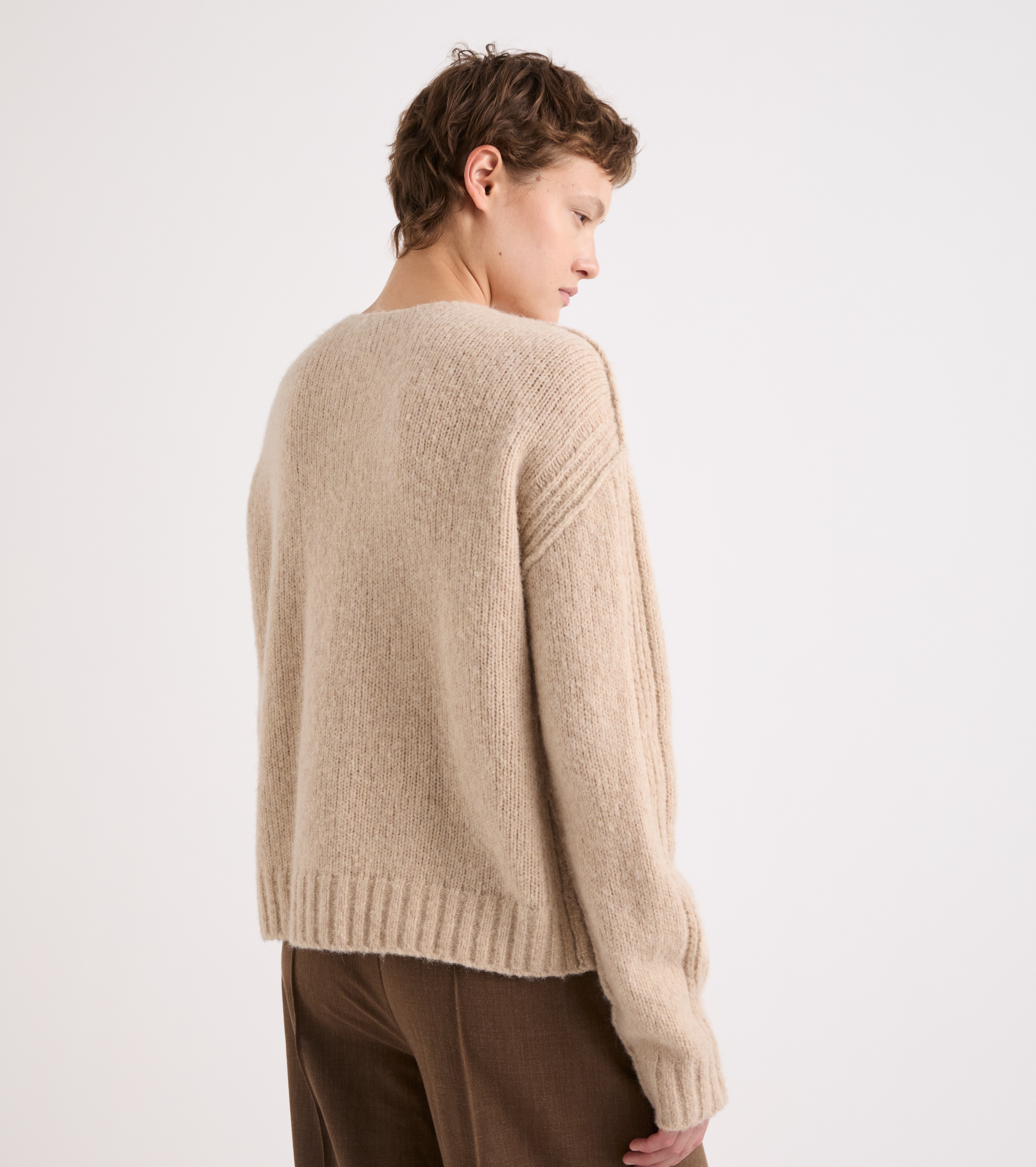 Cardigan in maglia con scollo a V bianco e nero