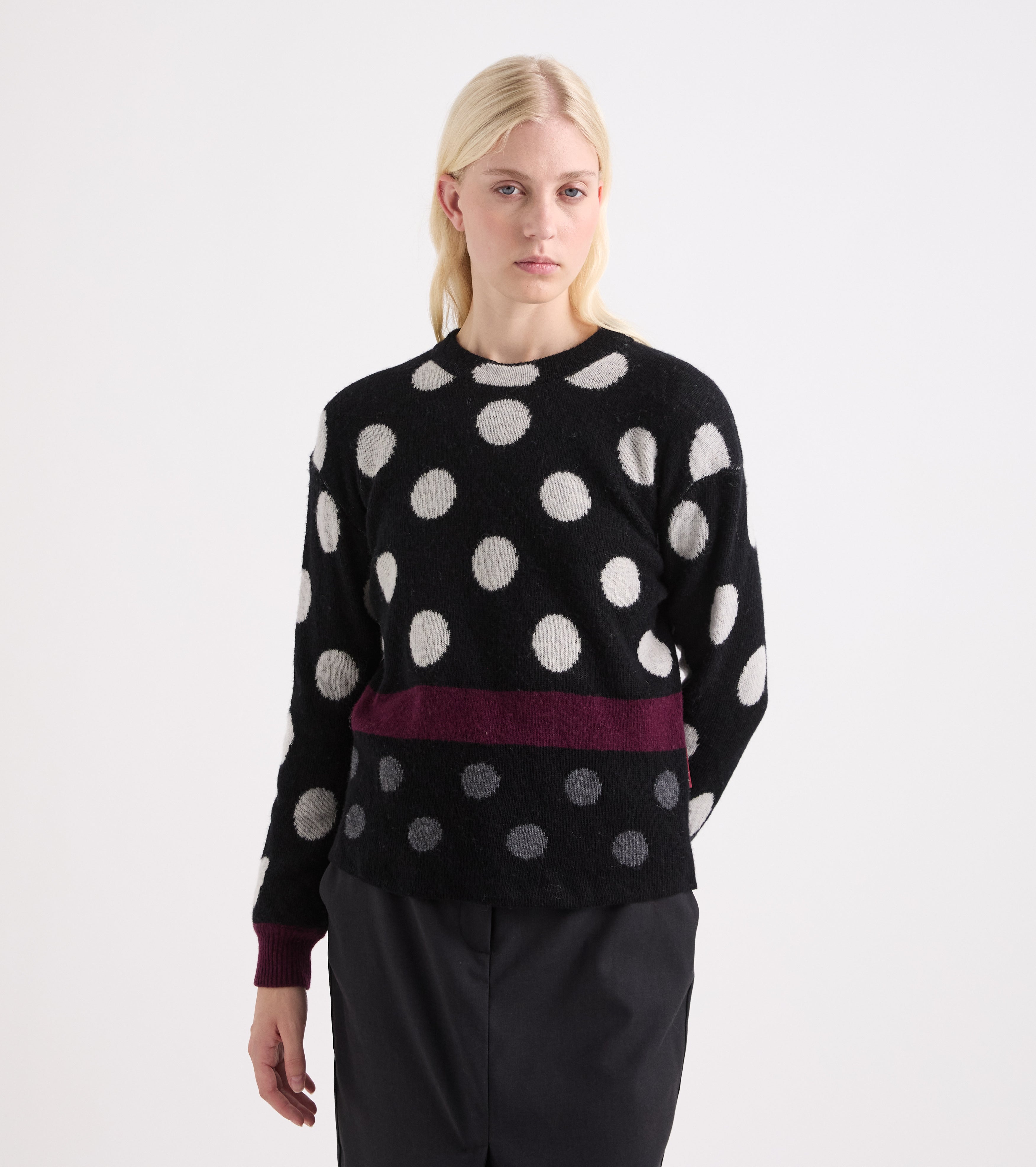 Jersey de hilo jacquard con lunares negros