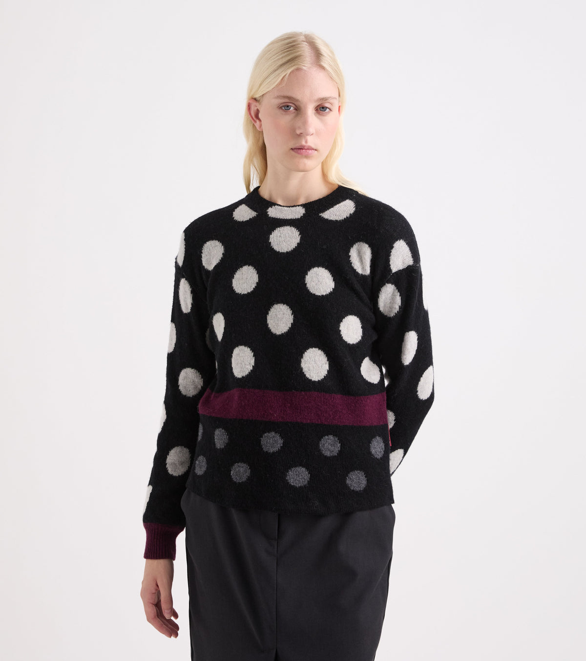 Maglia in filato jacquard pois nero