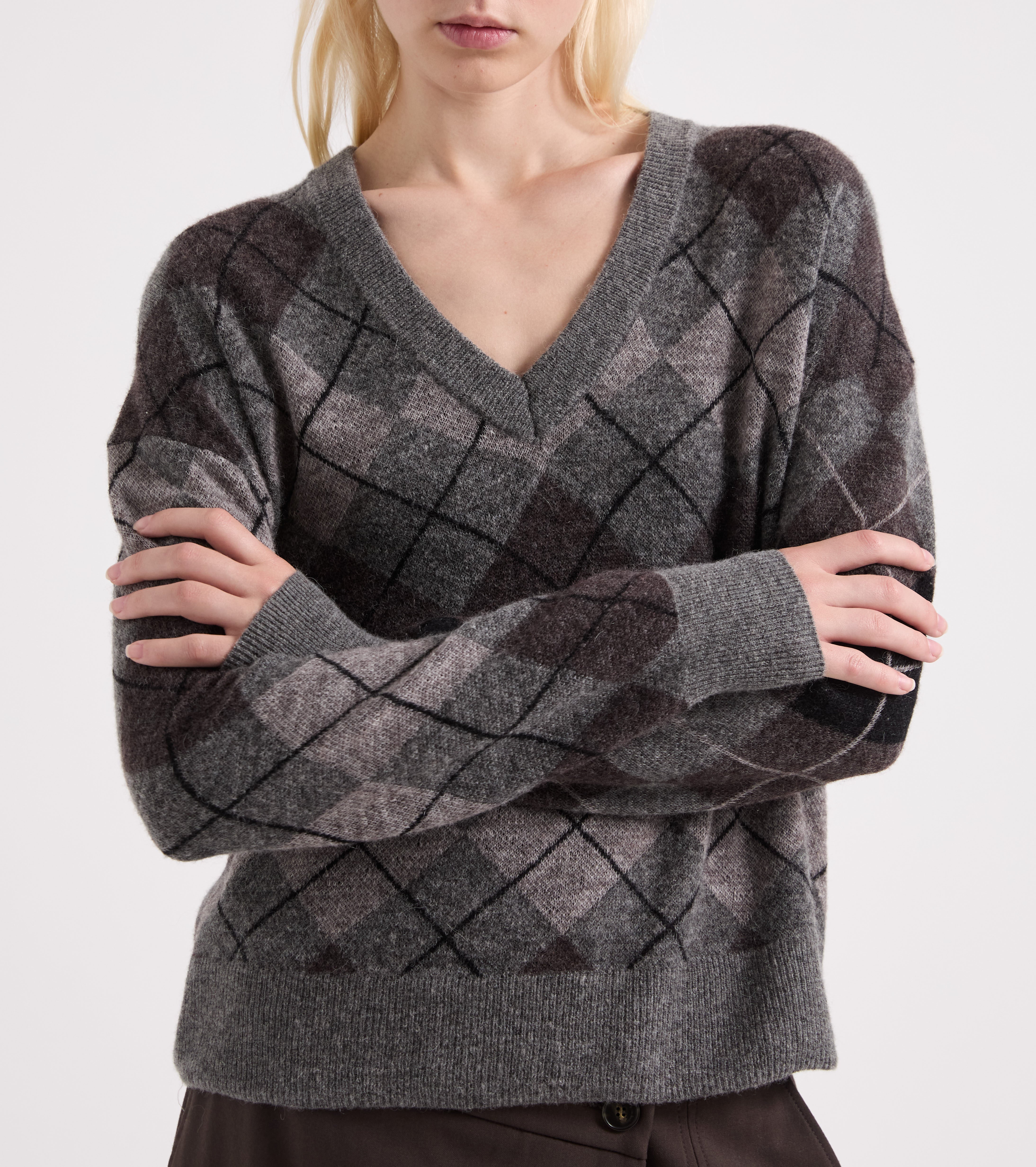 Jersey con cuello en V y diseño de rombos