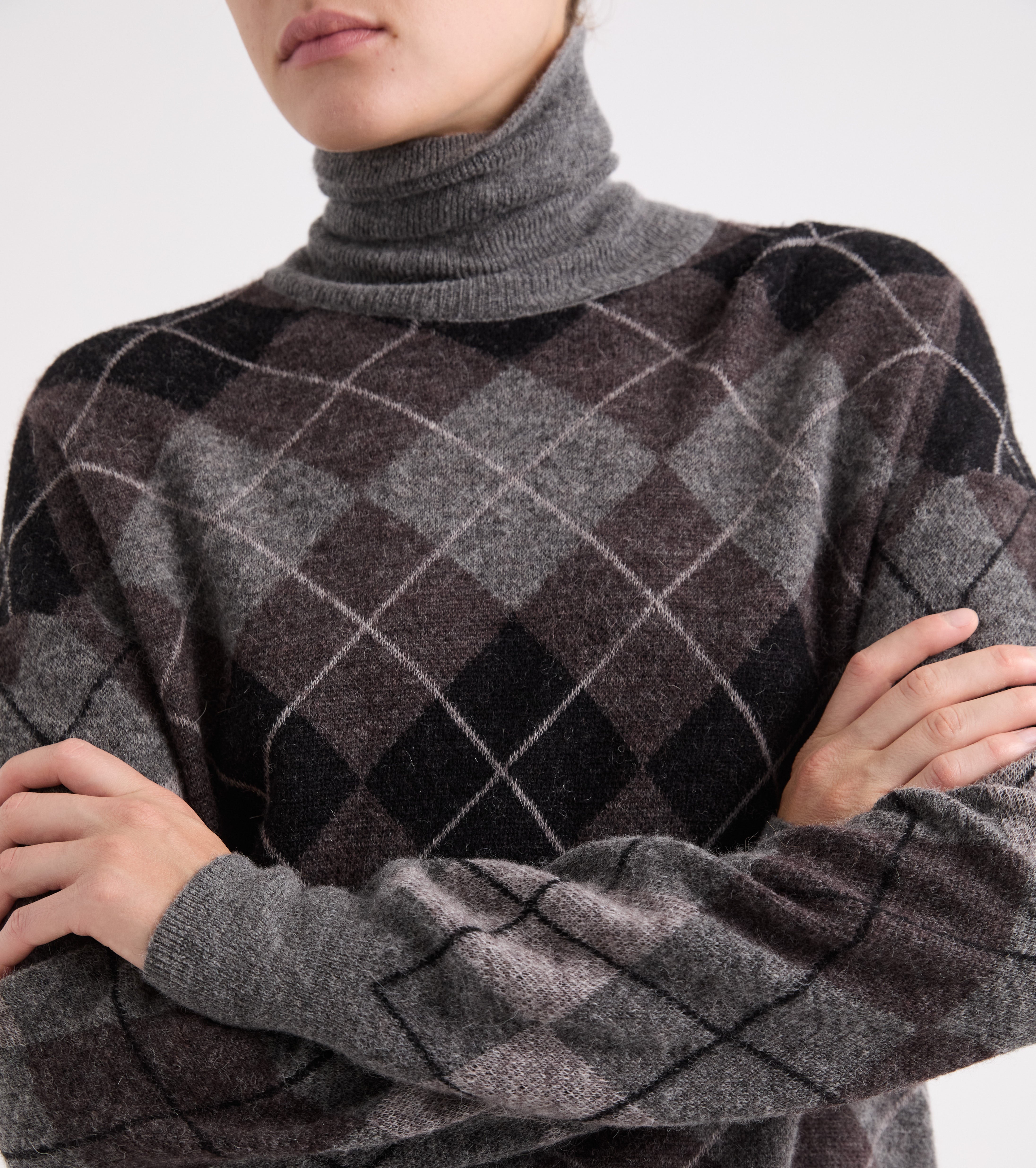 Jersey de cuello alto con diseño de rombos