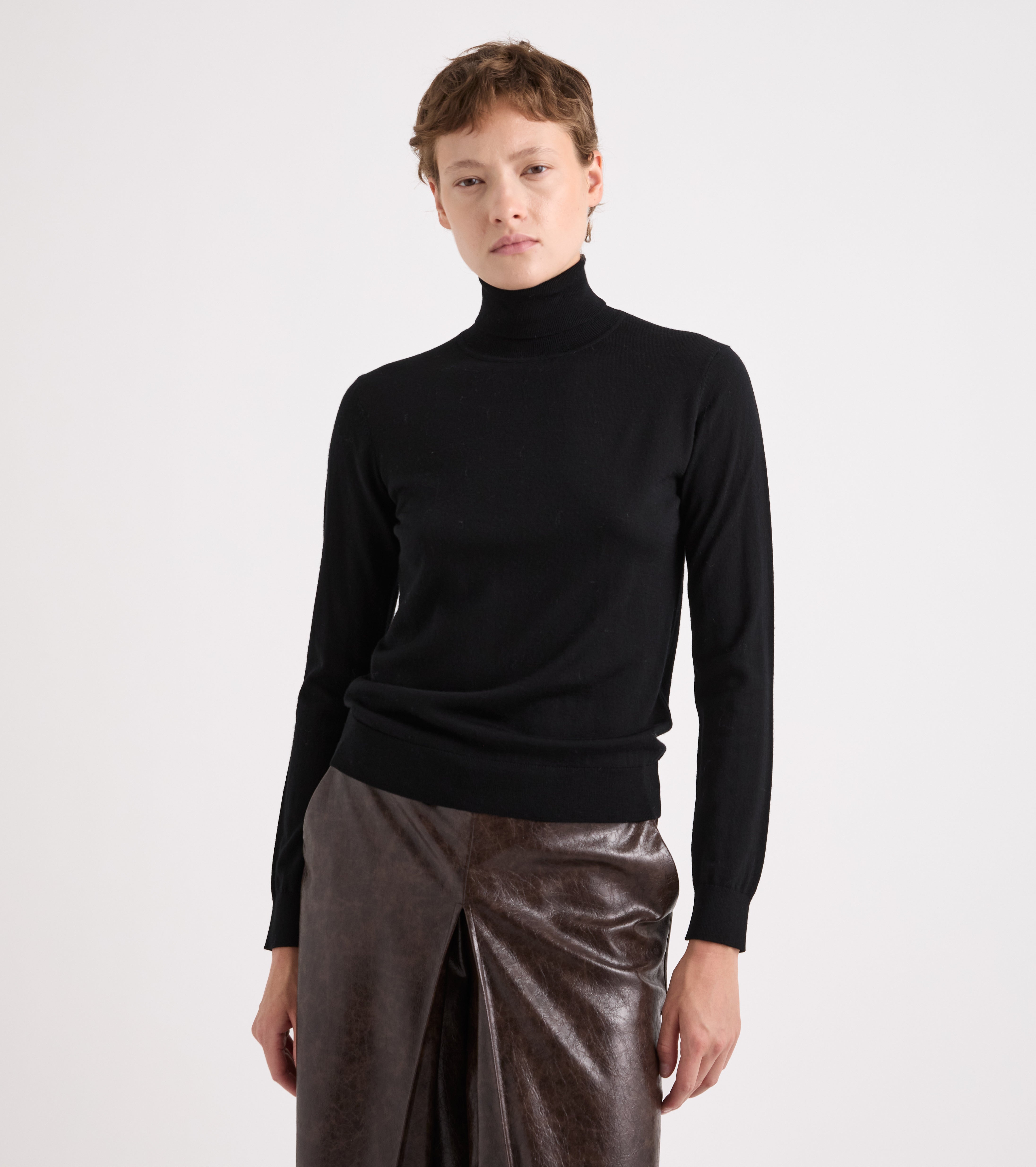 Jersey de cuello alto de hilo de lana negro diamante