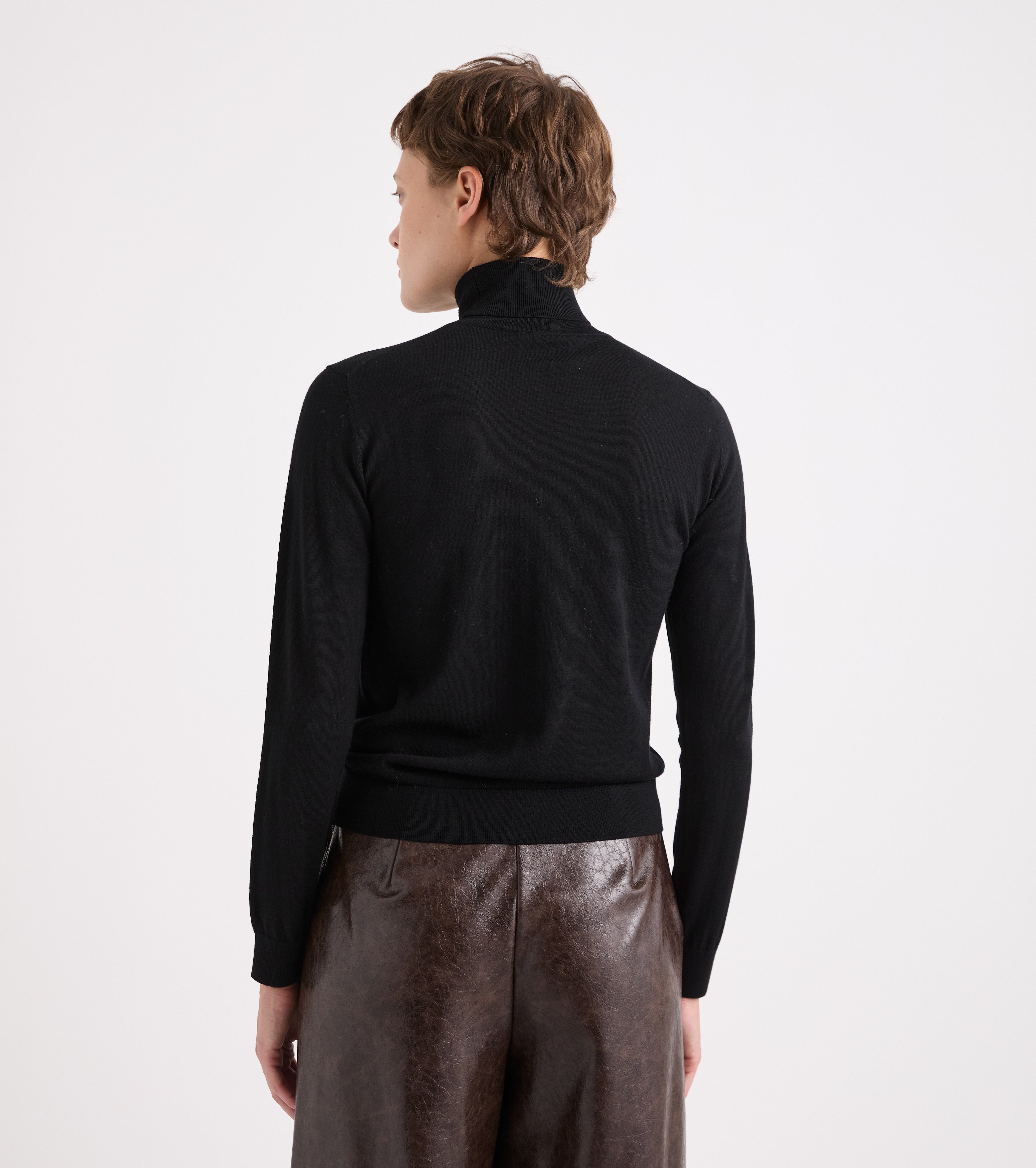 Jersey de cuello alto de hilo de lana negro diamante
