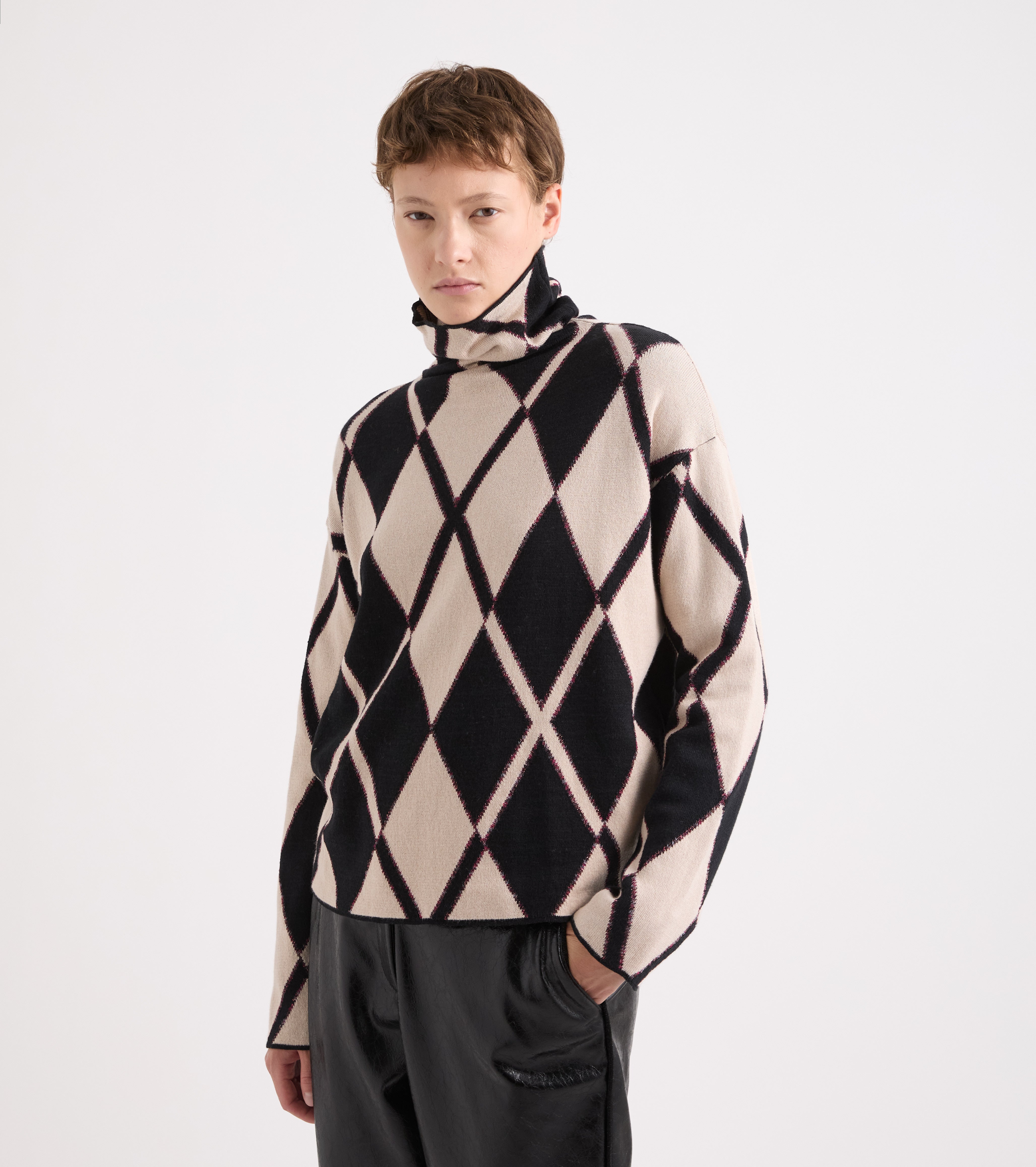 Jersey de cuello alto de mezcla de lana, negro y beige