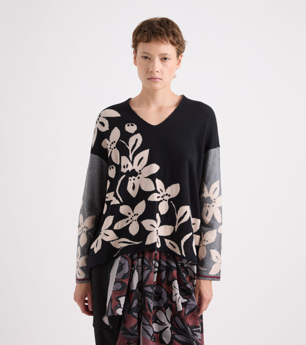 Maglia jacquard con scollo a V nero grigio