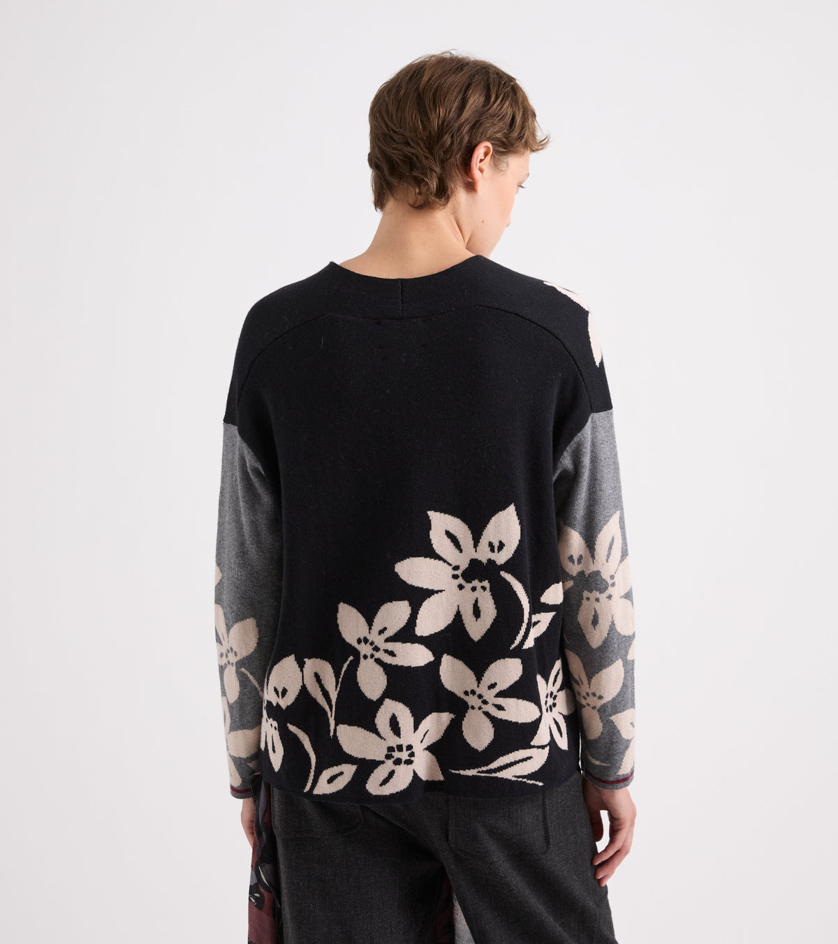 Maglia jacquard con scollo a V nero grigio