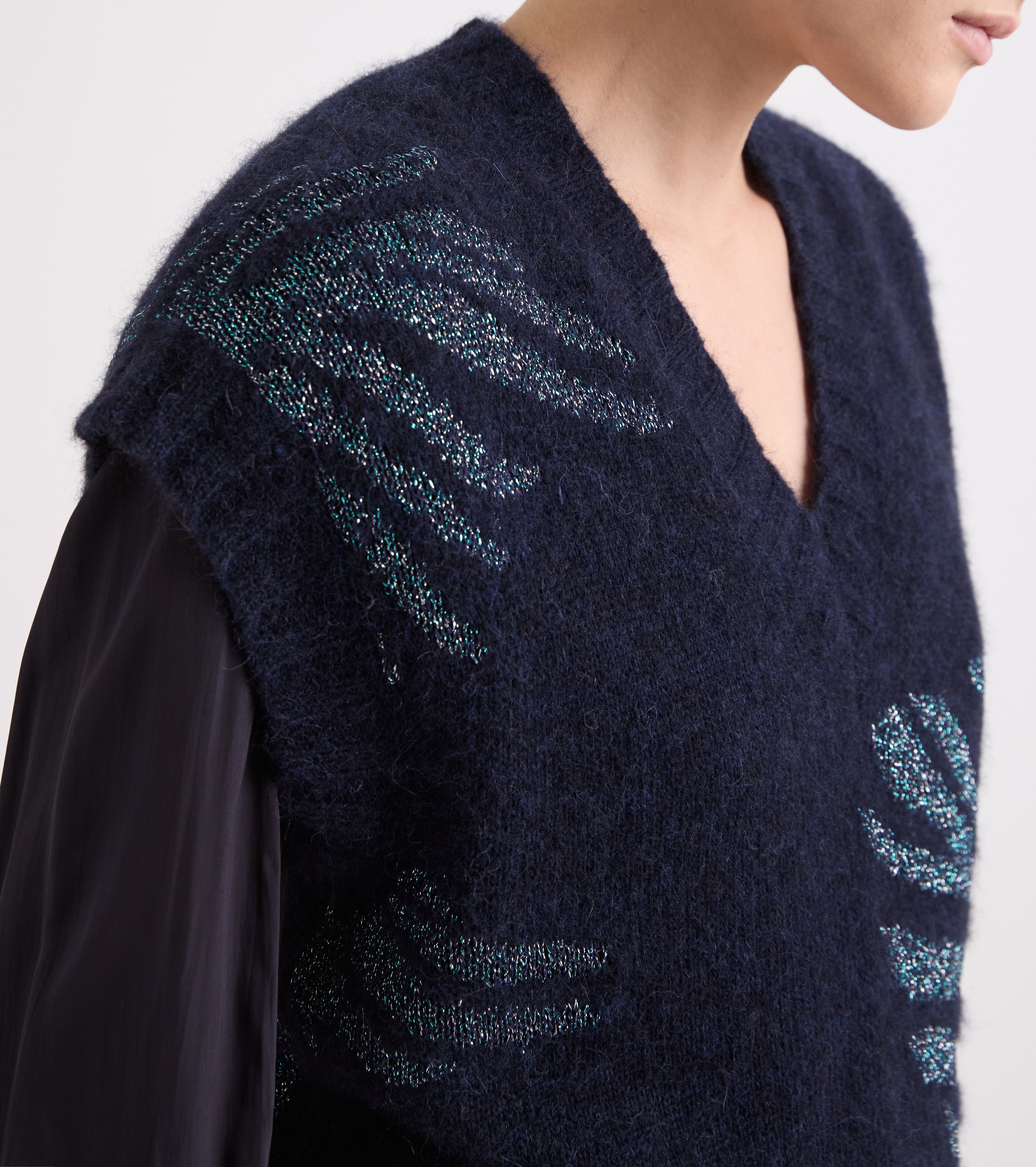Top de punto con cuello en V azul marino con lurex
